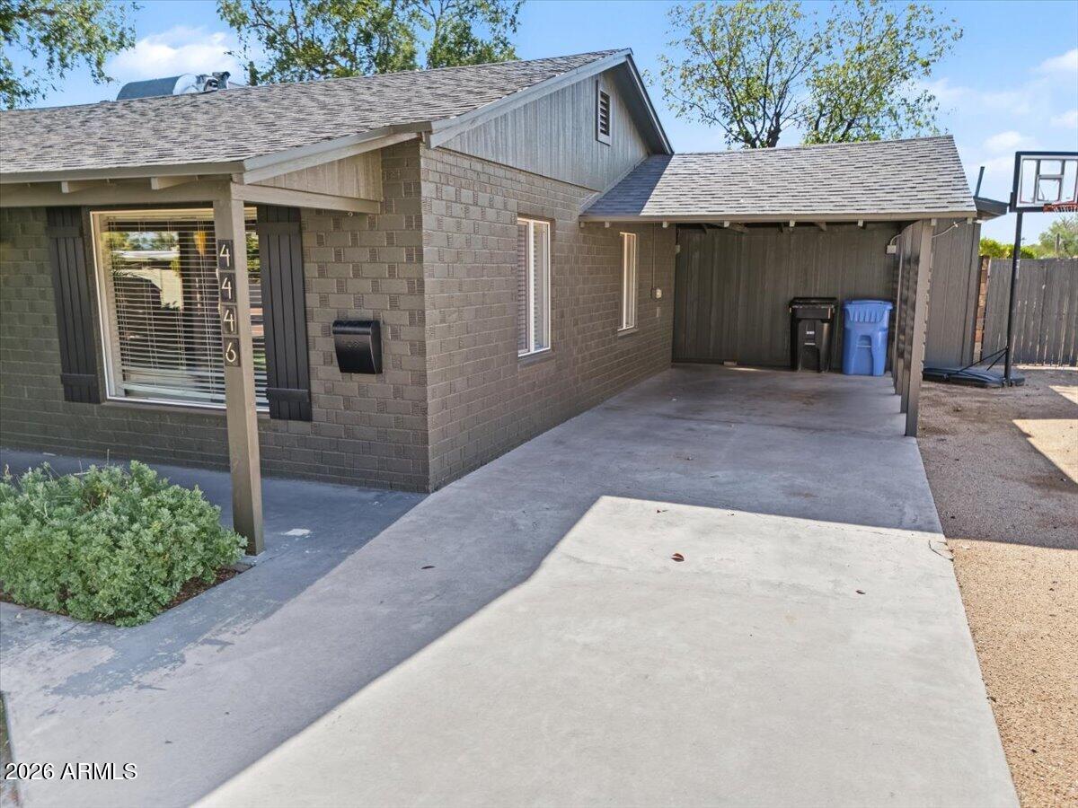 4446 N 33RD Place
