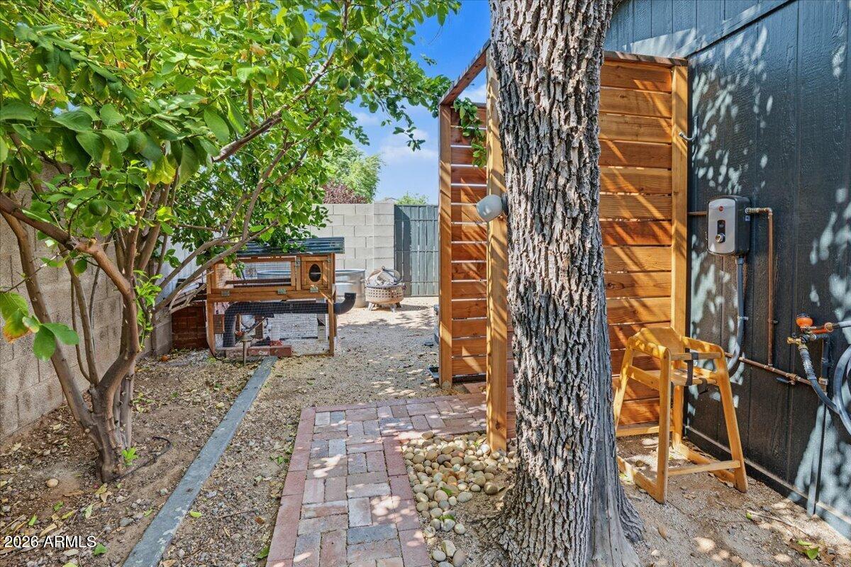 4446 N 33RD Place