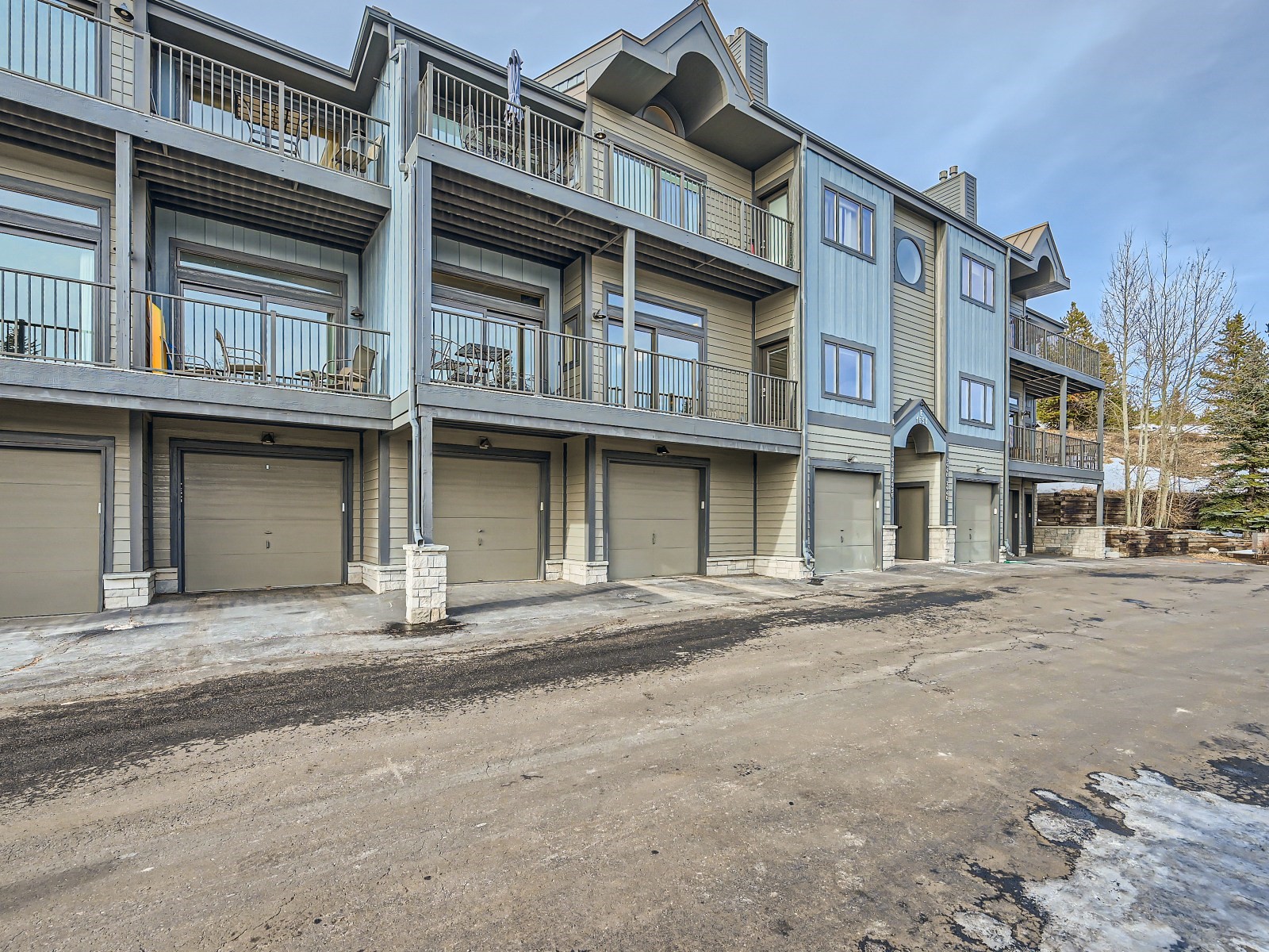 1650 Lakeview TERRACE 205E