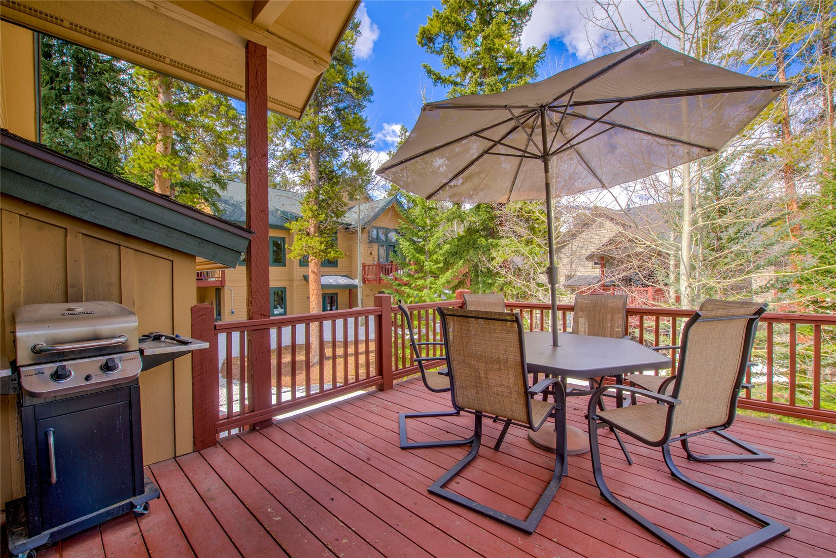 476 Highwood CIRCLE 23