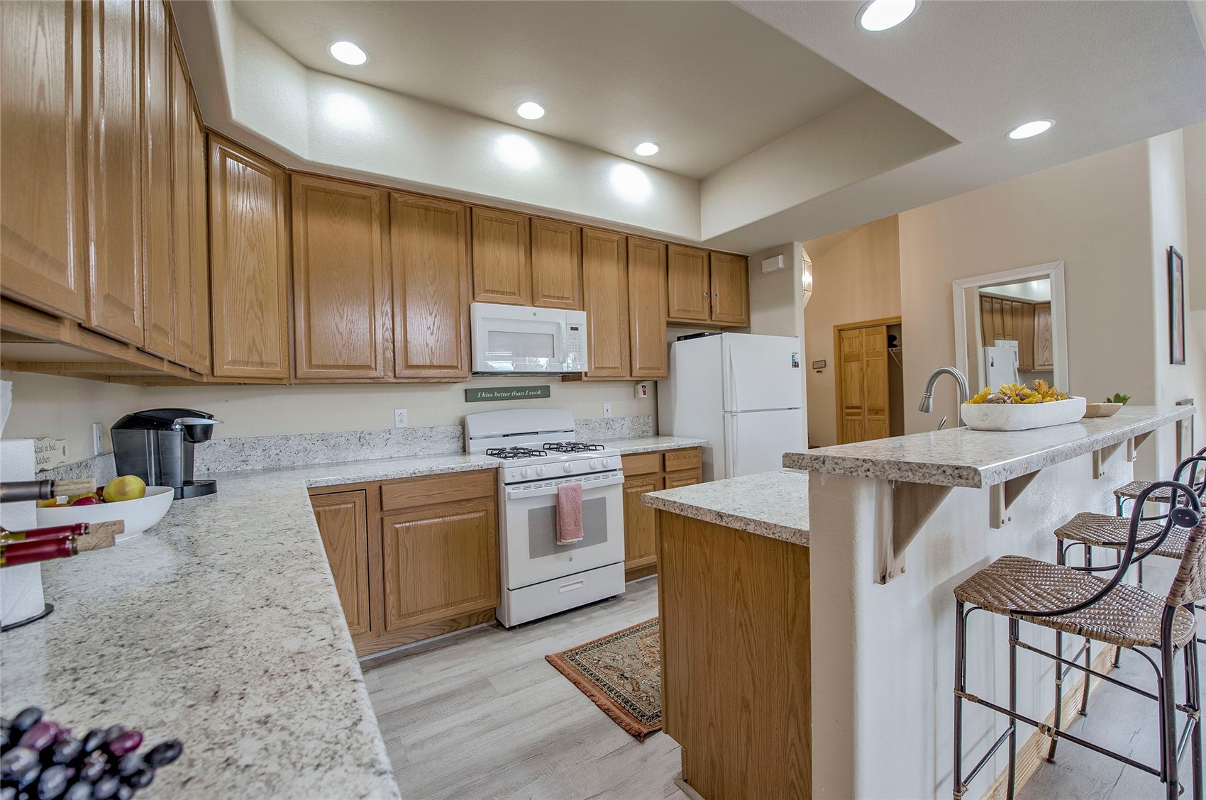476 Highwood CIRCLE 23