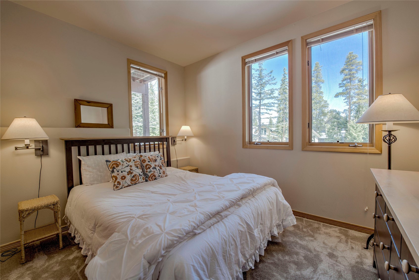 476 Highwood CIRCLE 23