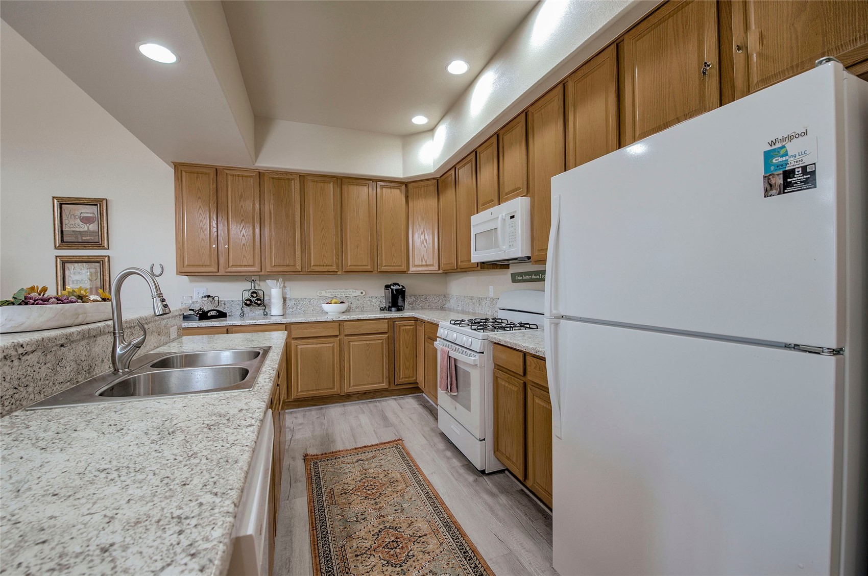 476 Highwood CIRCLE 23