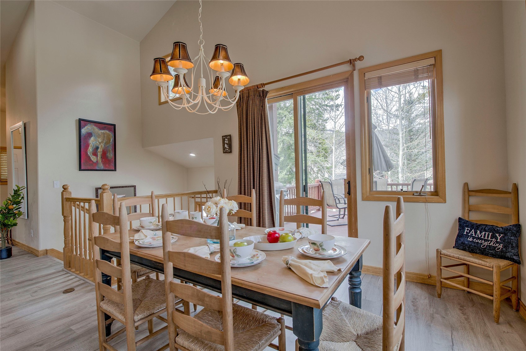 476 Highwood CIRCLE 23