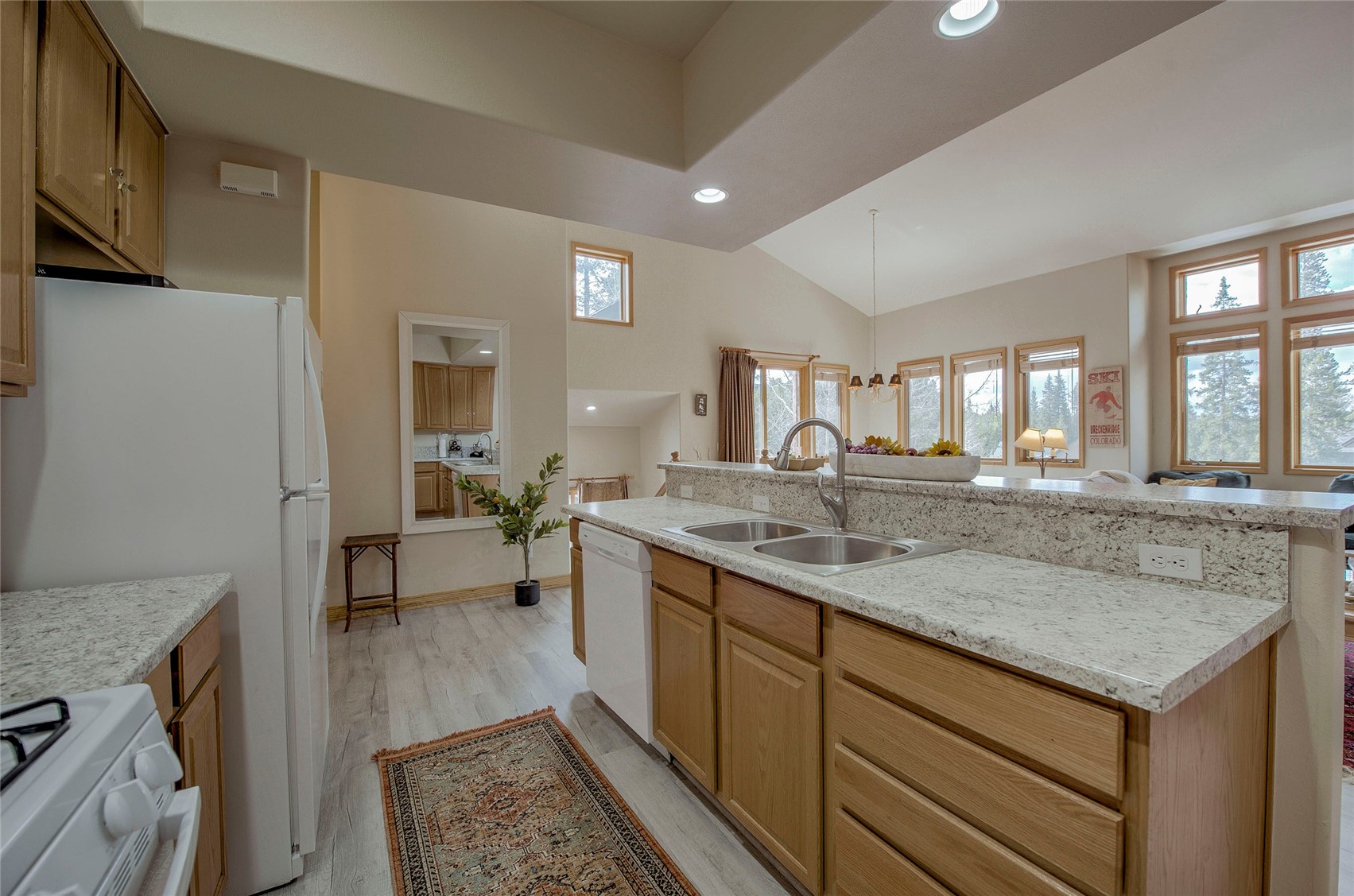476 Highwood CIRCLE 23