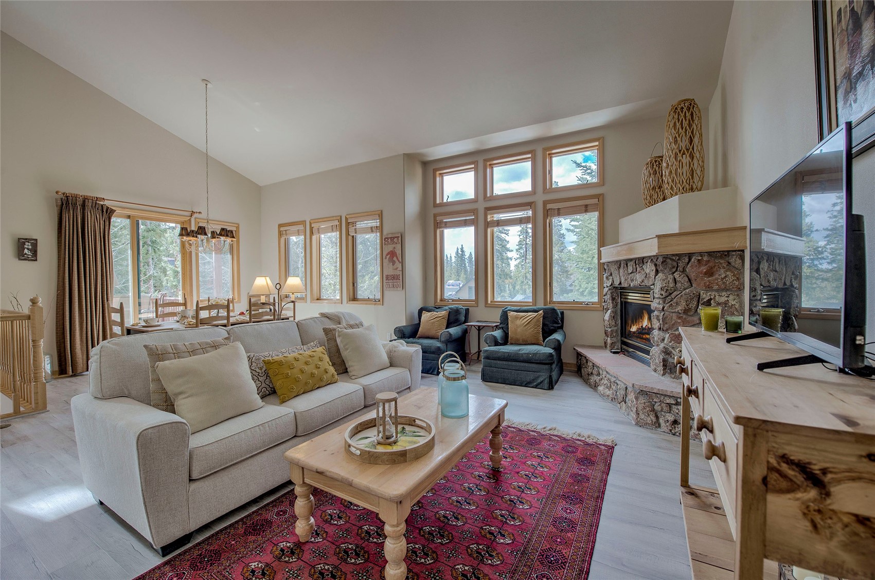 476 Highwood CIRCLE 23