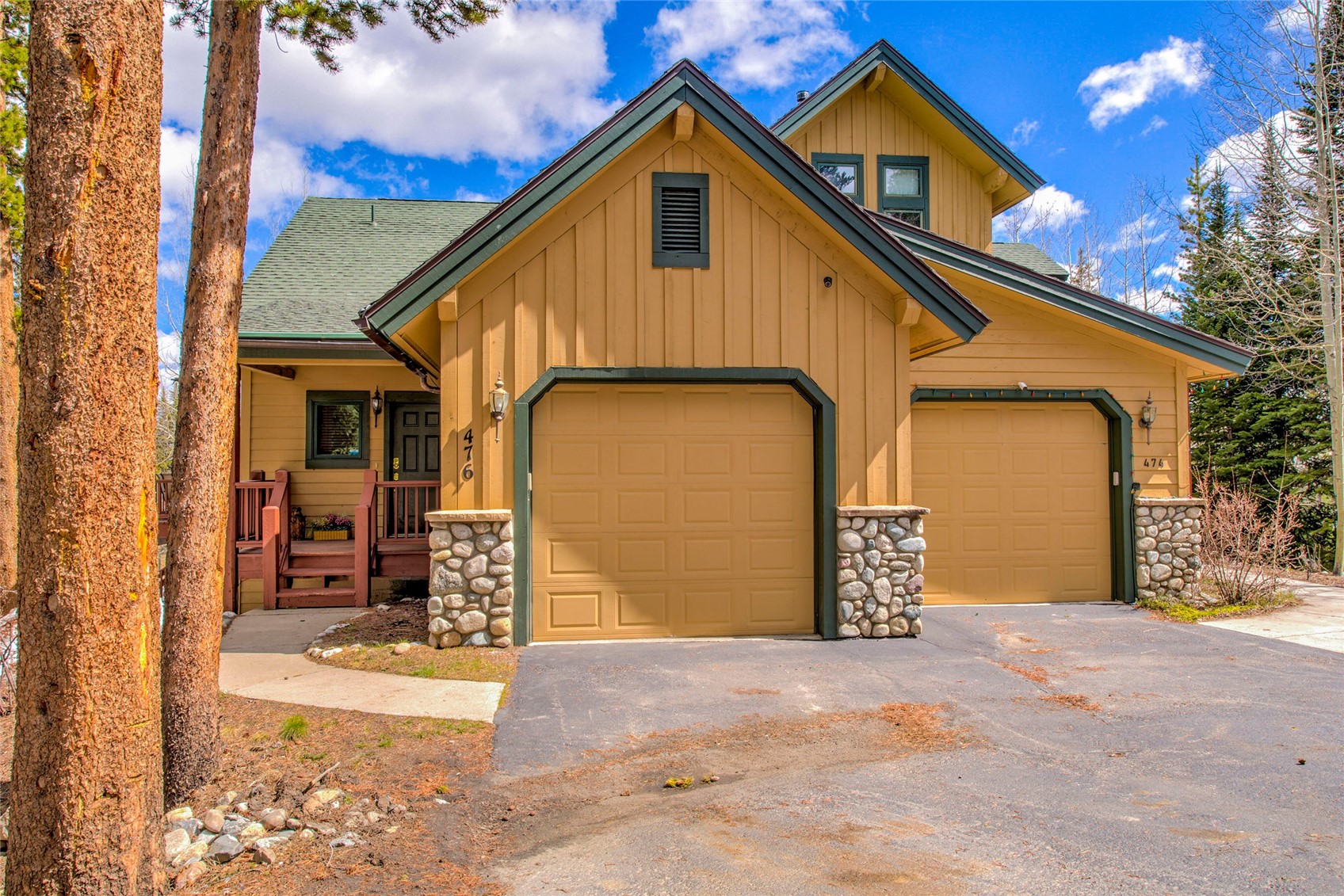 476 Highwood CIRCLE 23