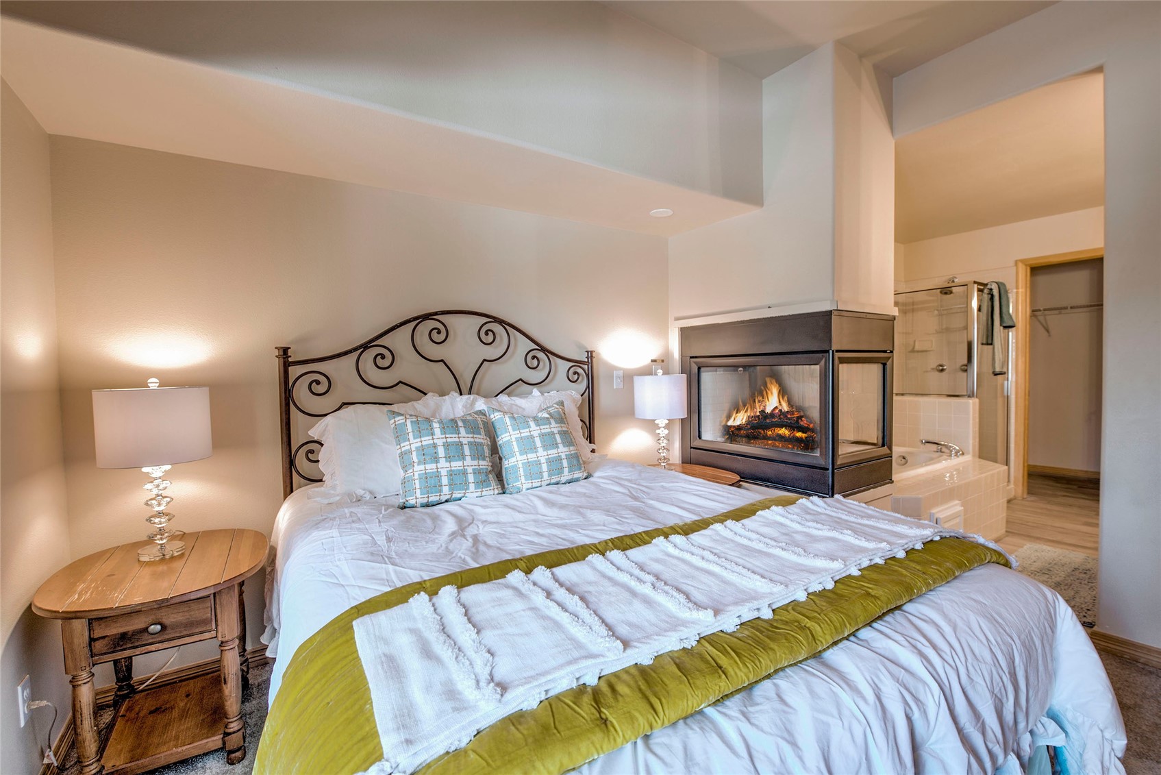 476 Highwood CIRCLE 23