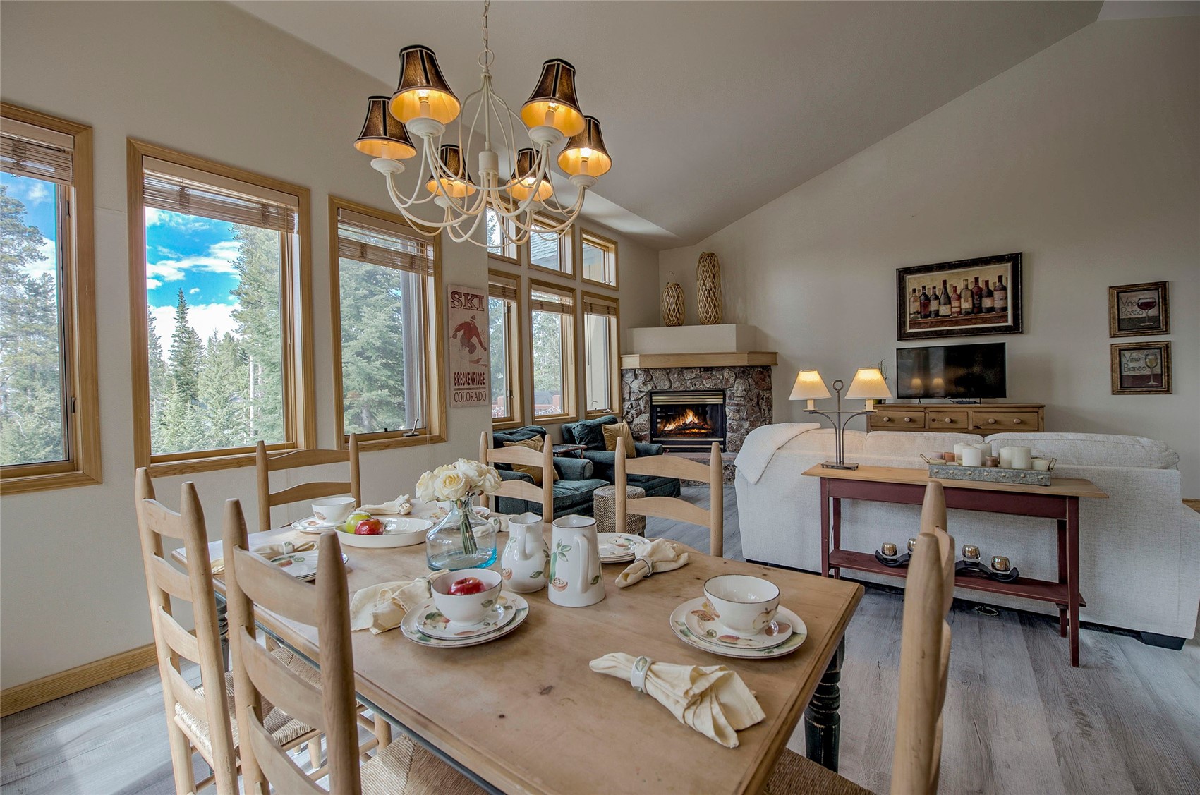 476 Highwood CIRCLE 23