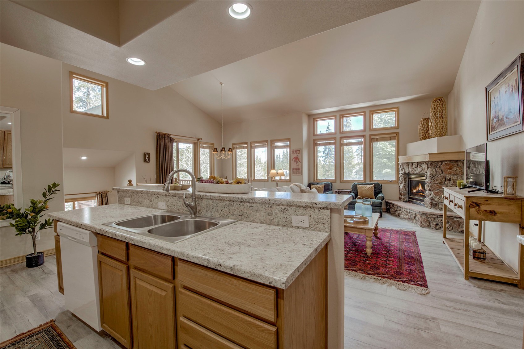 476 Highwood CIRCLE 23