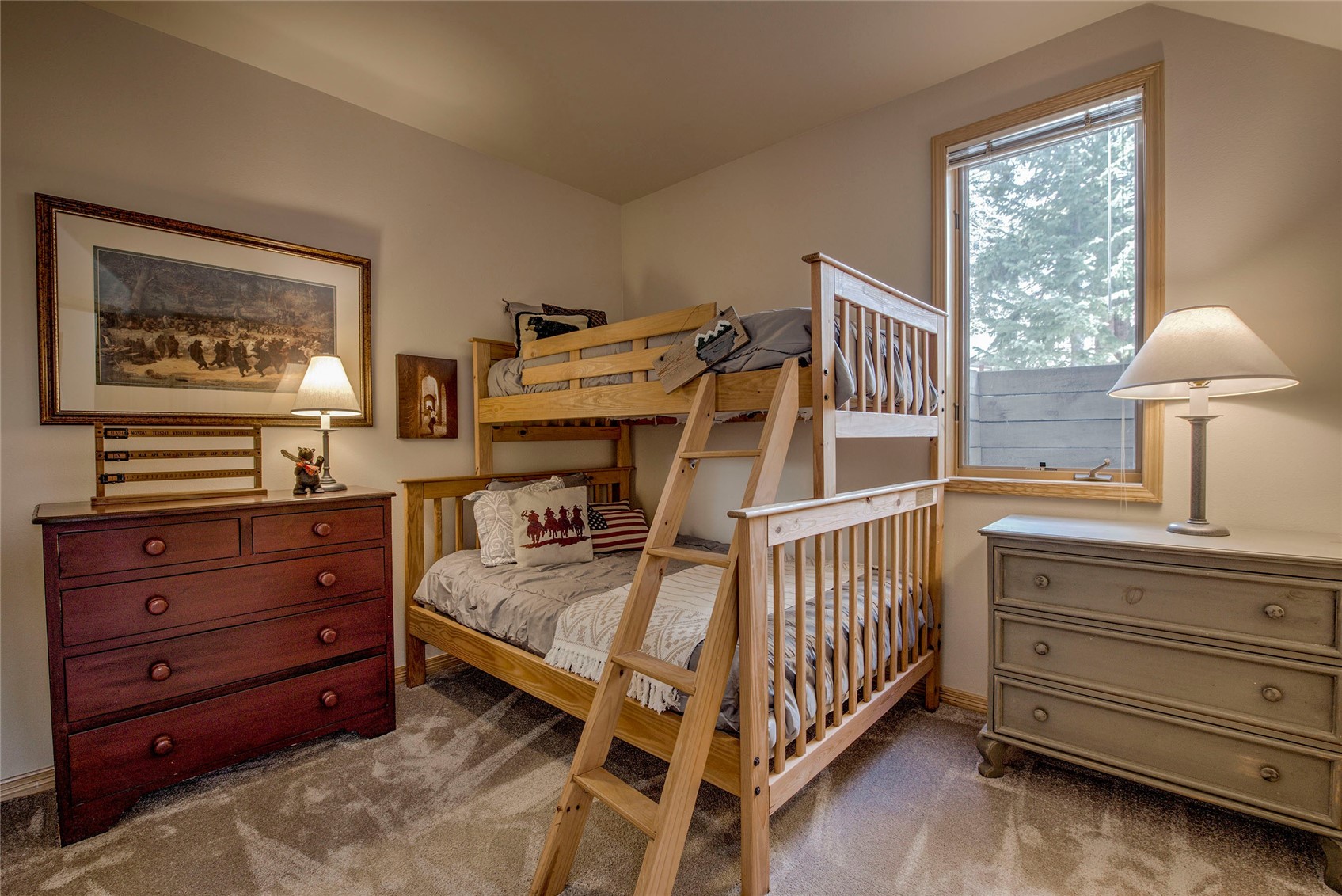 476 Highwood CIRCLE 23
