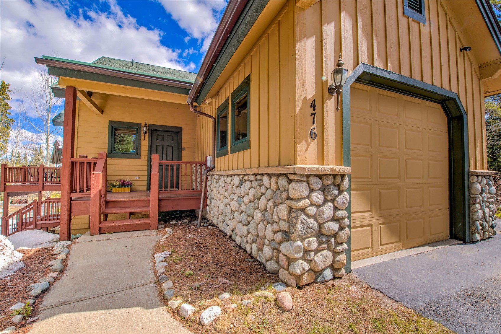 476 Highwood CIRCLE 23