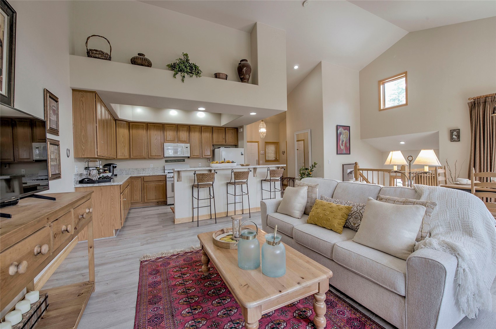 476 Highwood CIRCLE 23