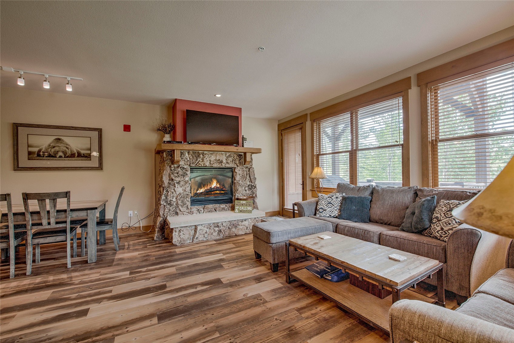 105 River Course DRIVE 9574