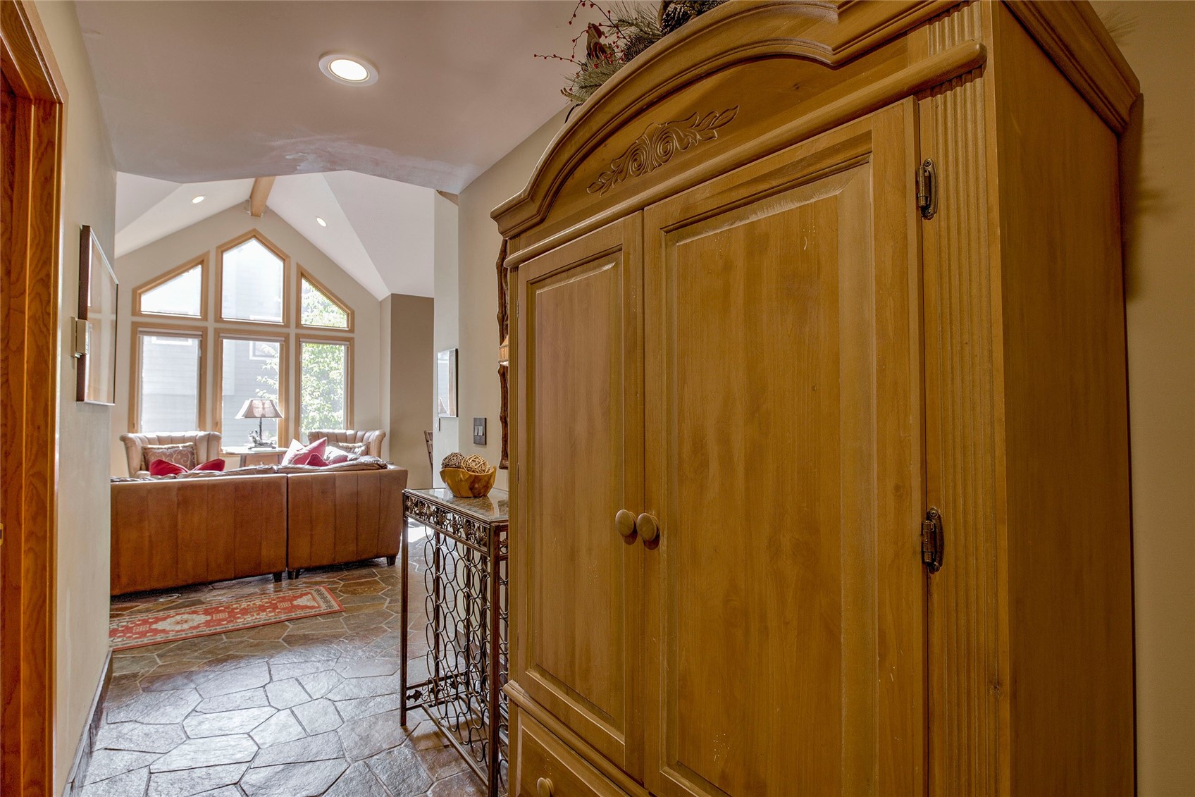 330 Kings Crown ROAD 10