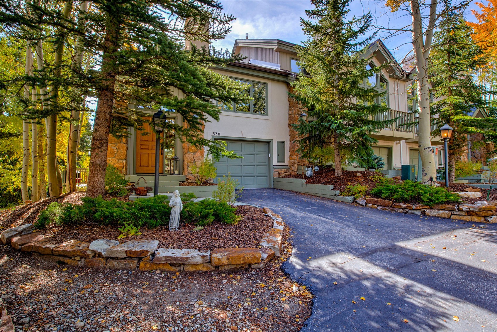 330 Kings Crown ROAD 10