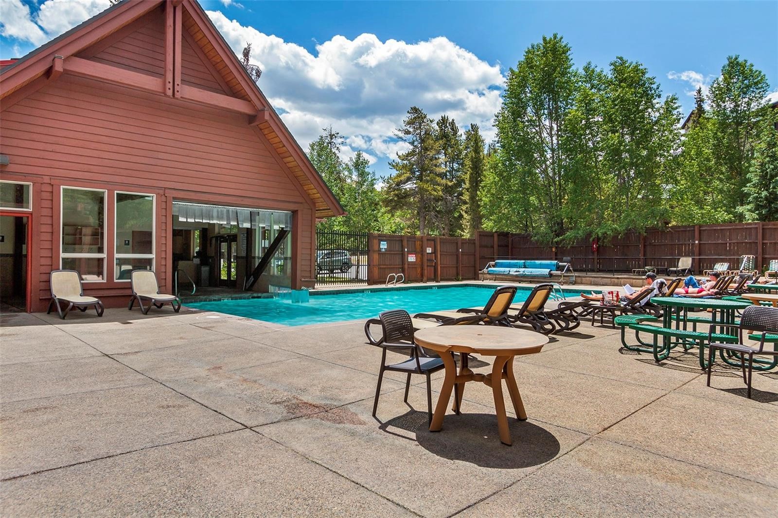 330 Kings Crown ROAD 10