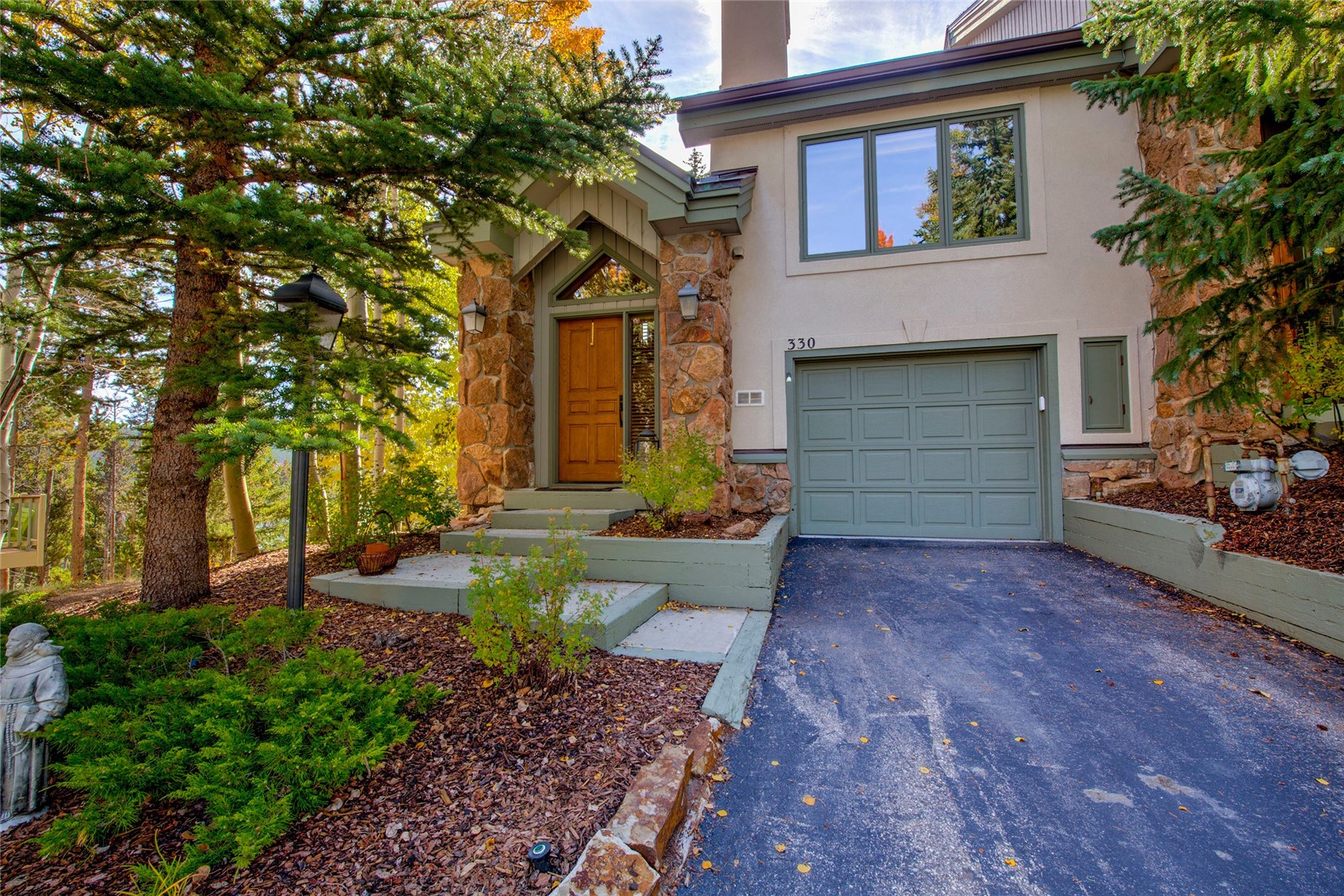 330 Kings Crown ROAD 10