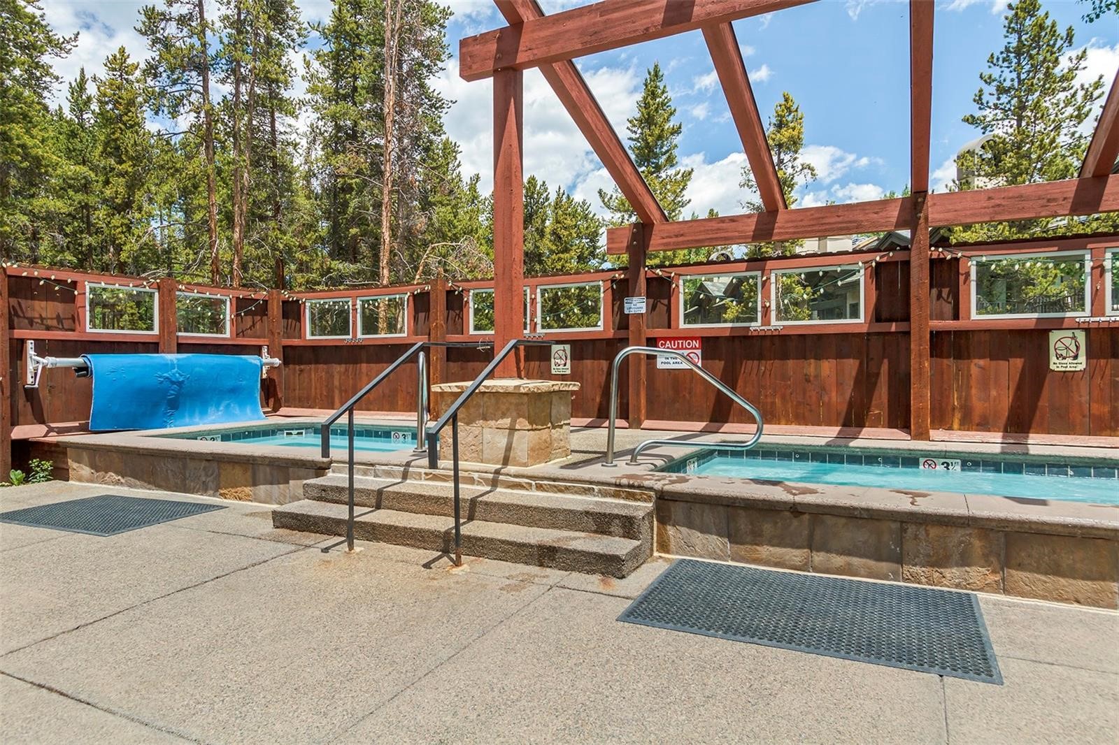 330 Kings Crown ROAD 10