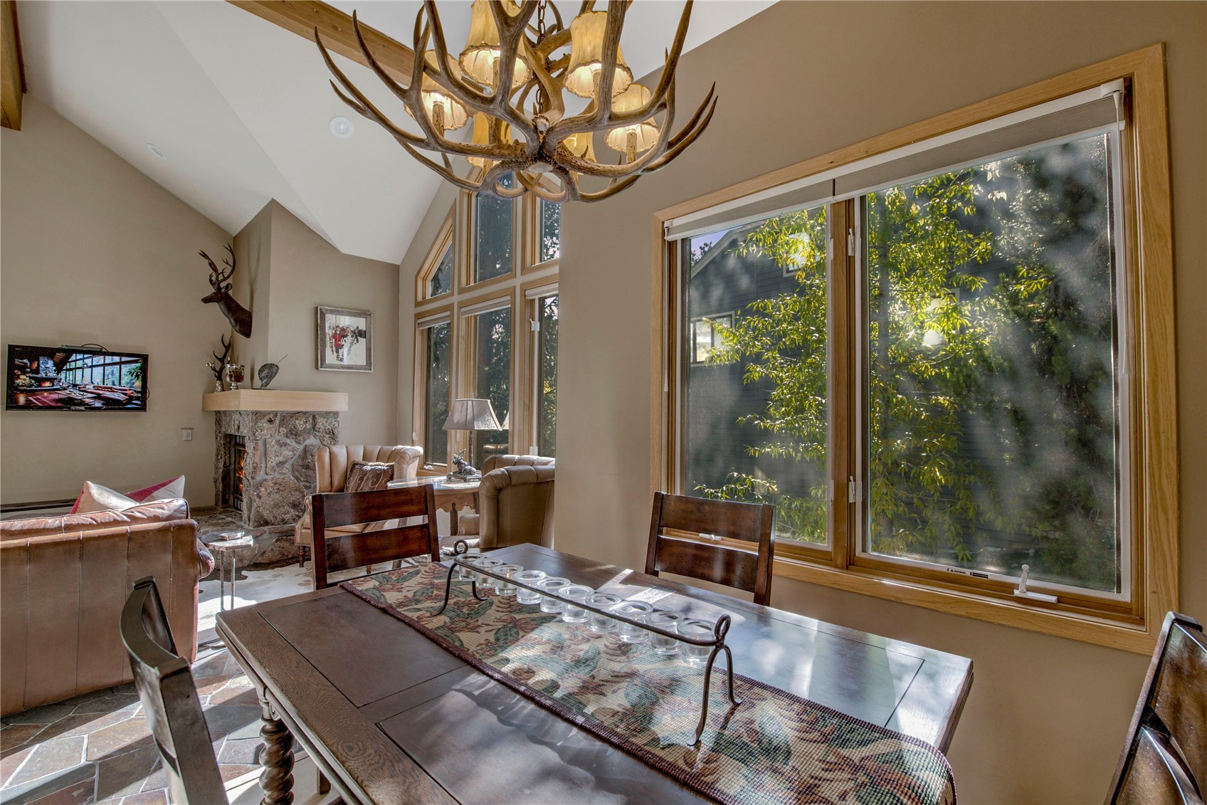 330 Kings Crown ROAD 10