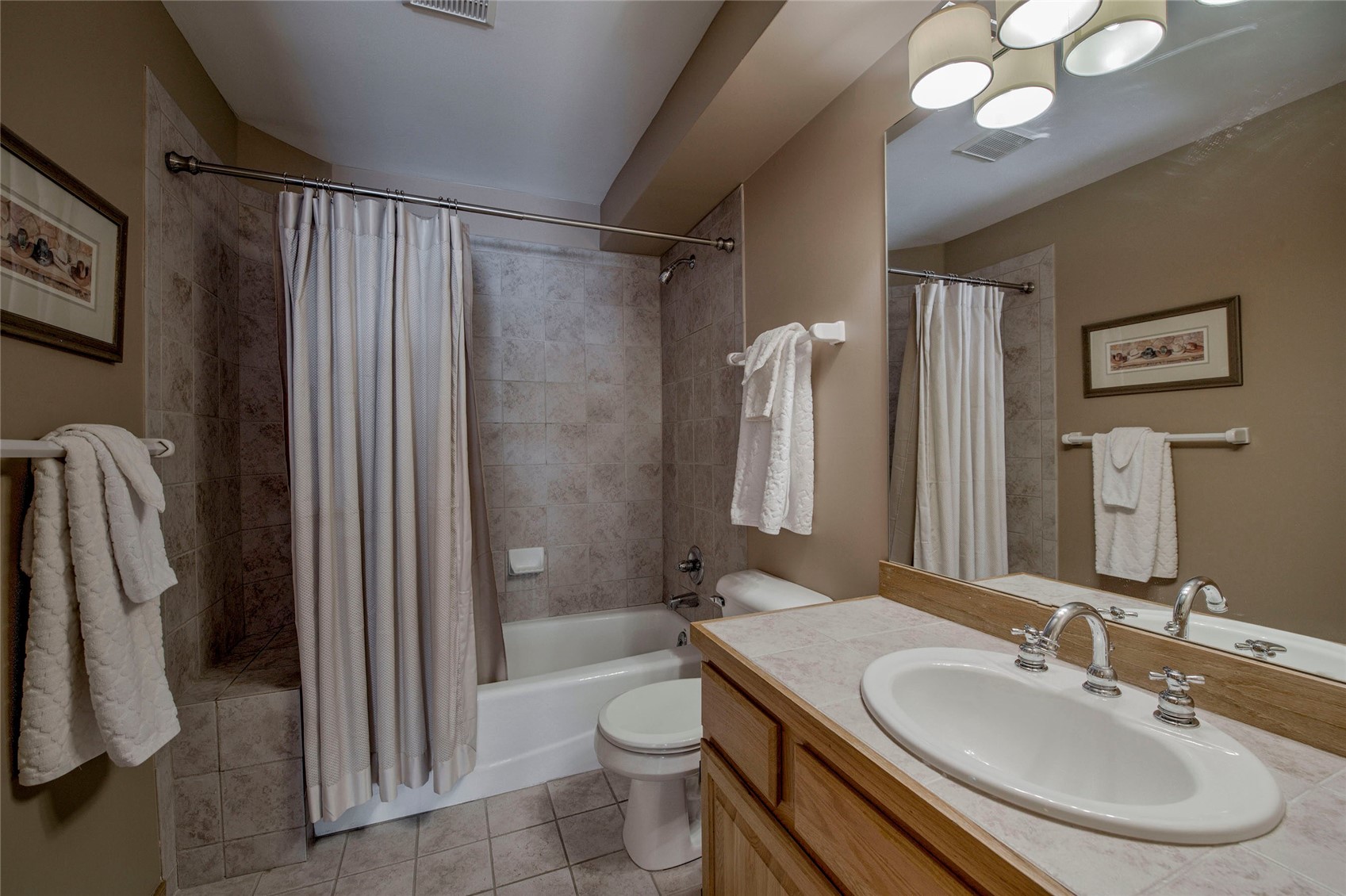 330 Kings Crown ROAD 10