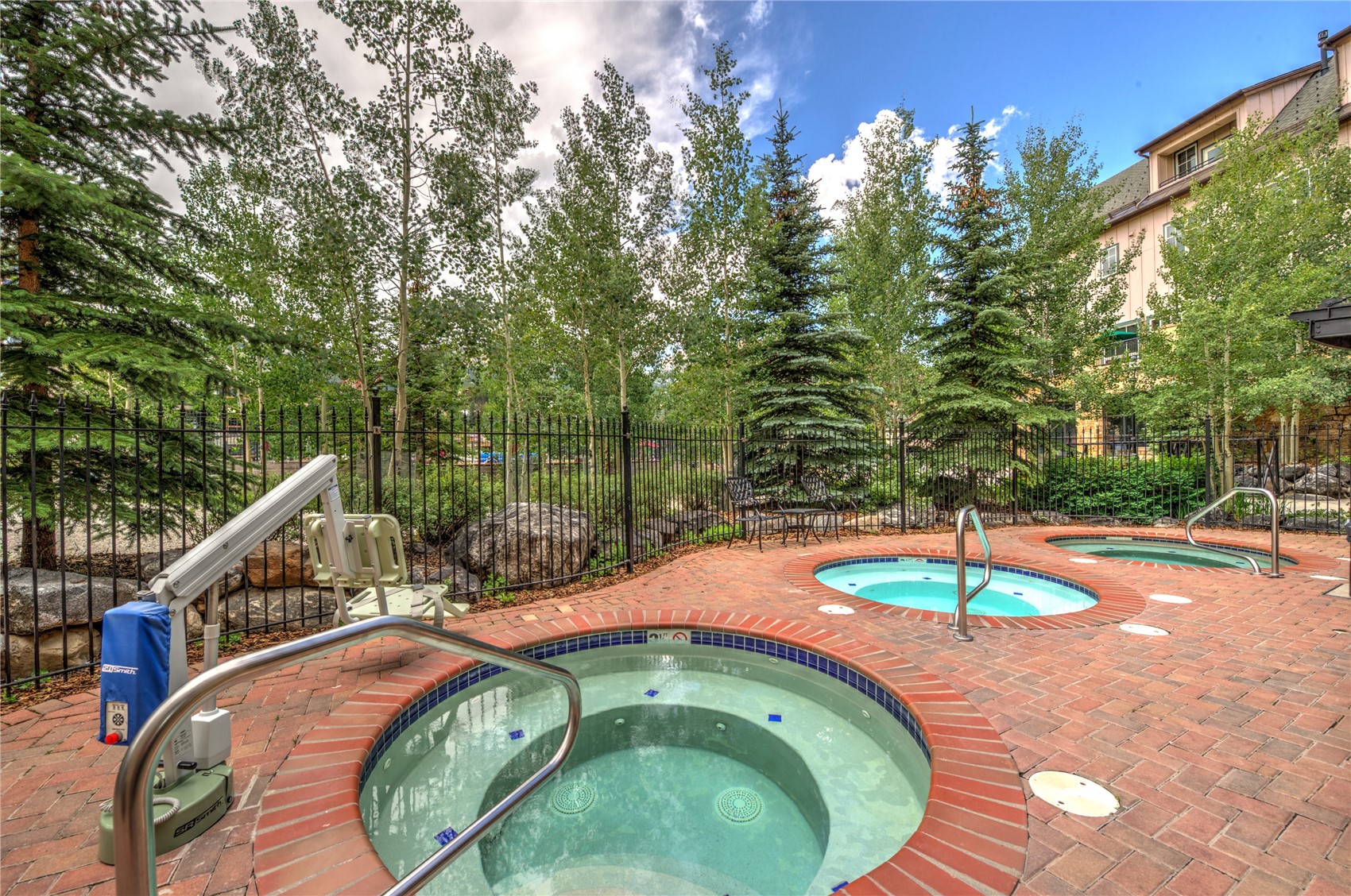 600 Columbine ROAD 5207