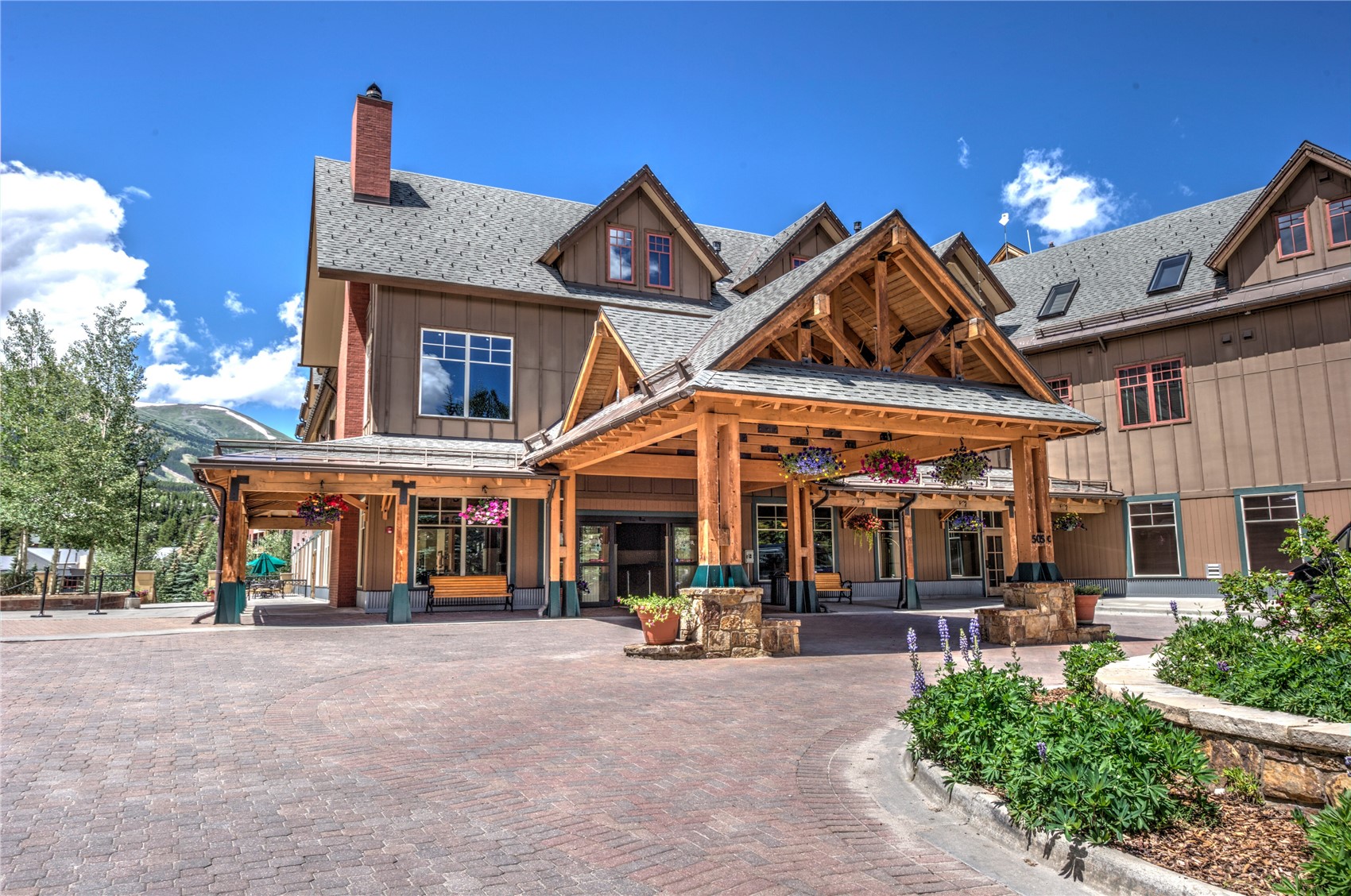 600 Columbine ROAD 5207