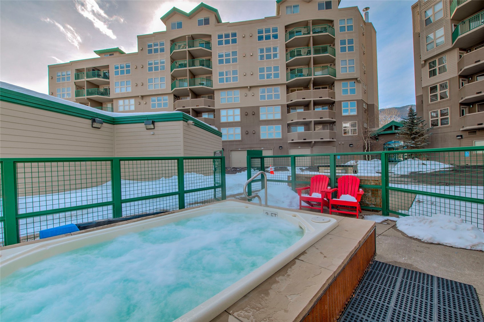 980 Lakepoint DRIVE 402