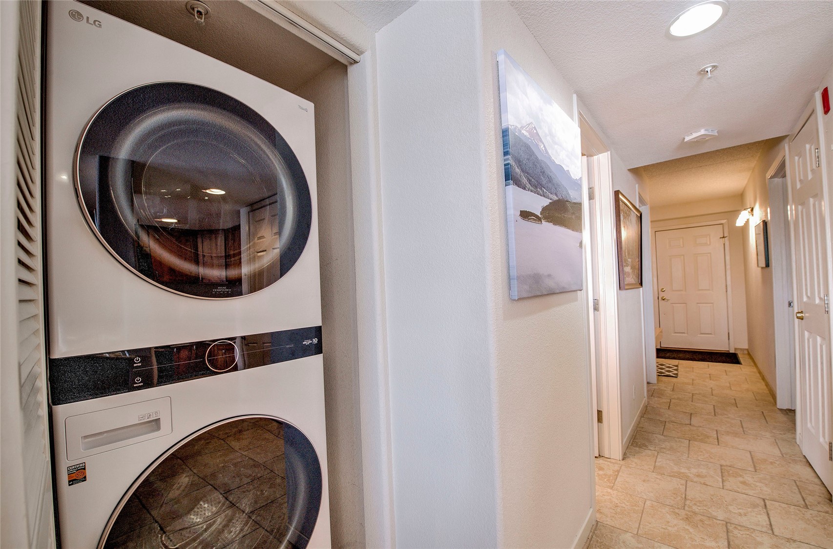 980 Lakepoint DRIVE 402
