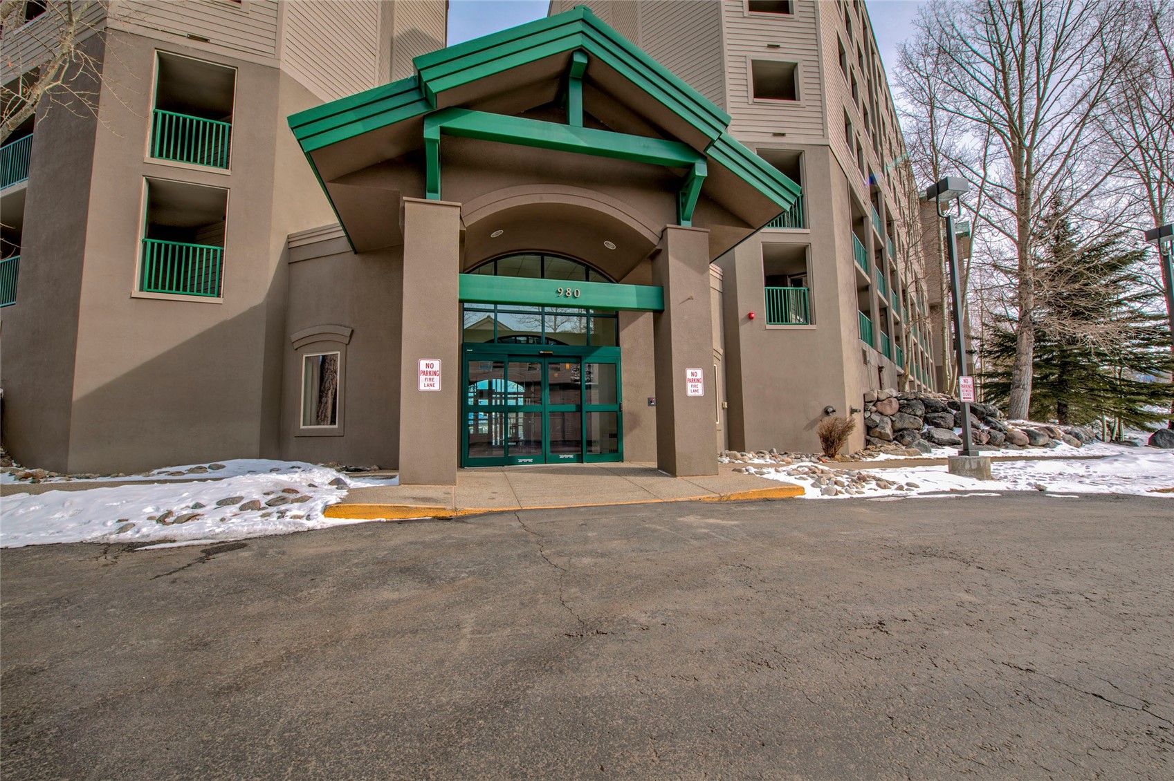 980 Lakepoint DRIVE 402