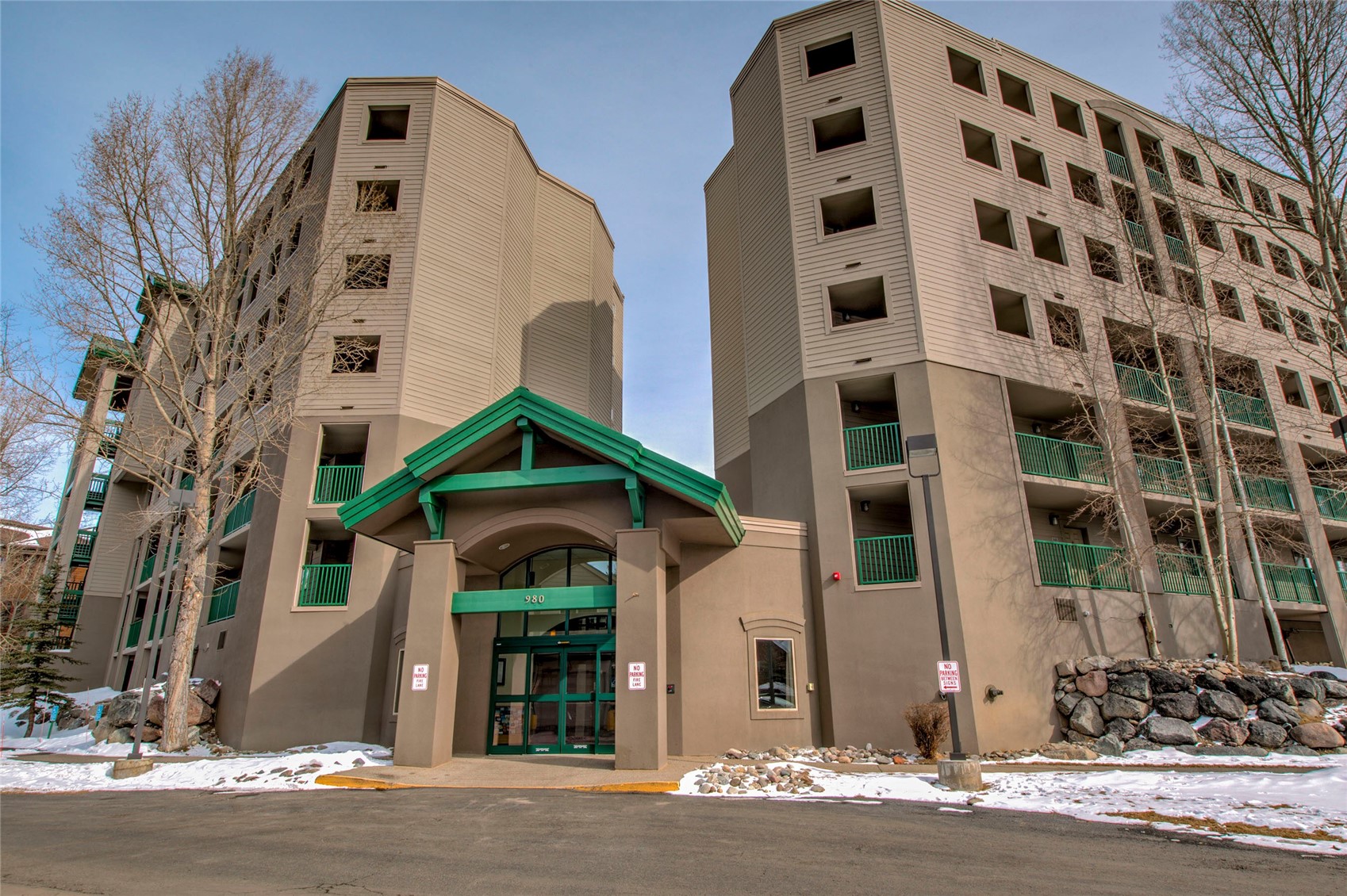 980 Lakepoint DRIVE 402