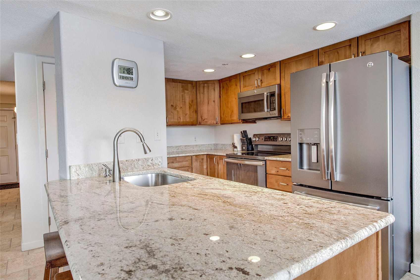 980 Lakepoint DRIVE 402