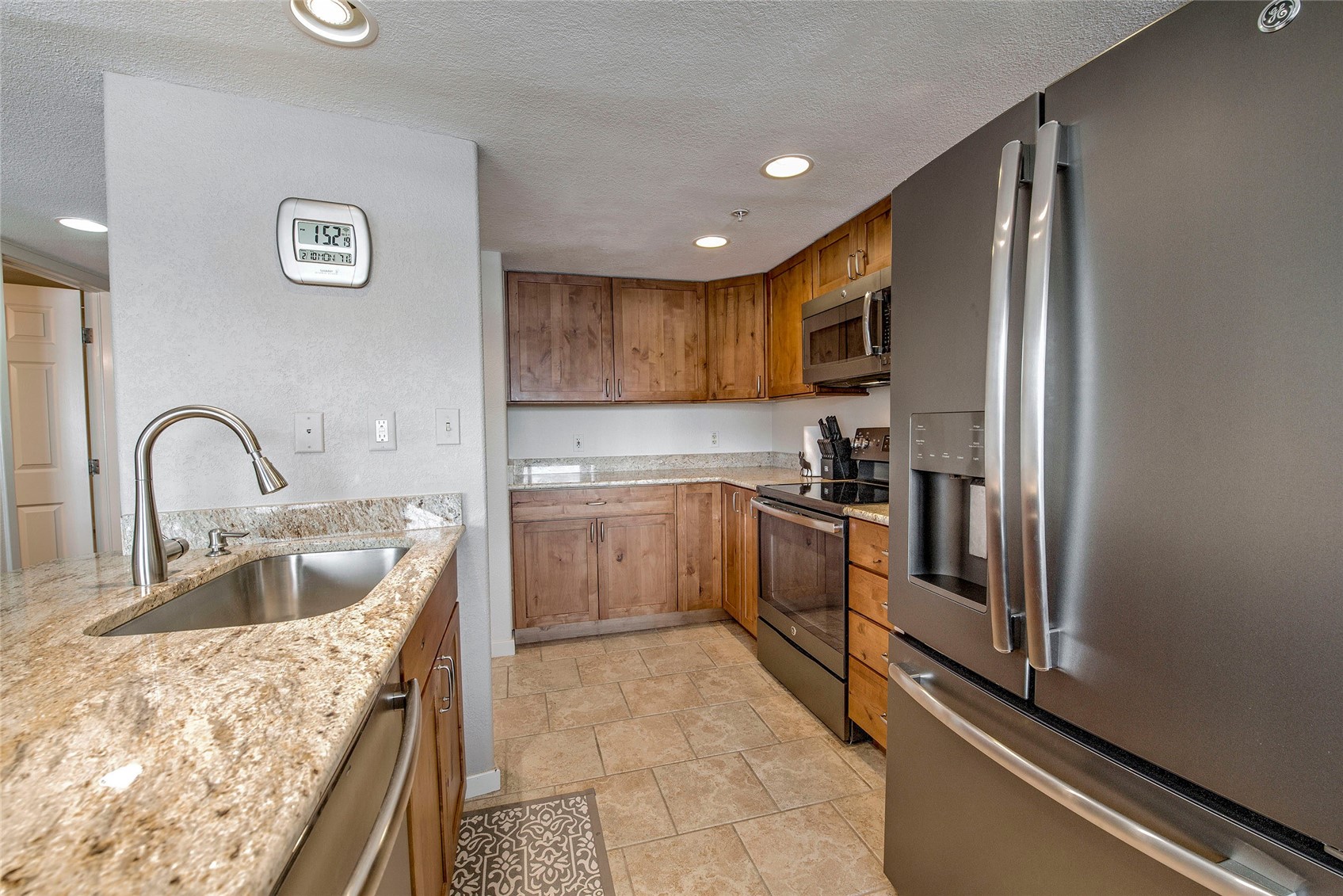 980 Lakepoint DRIVE 402
