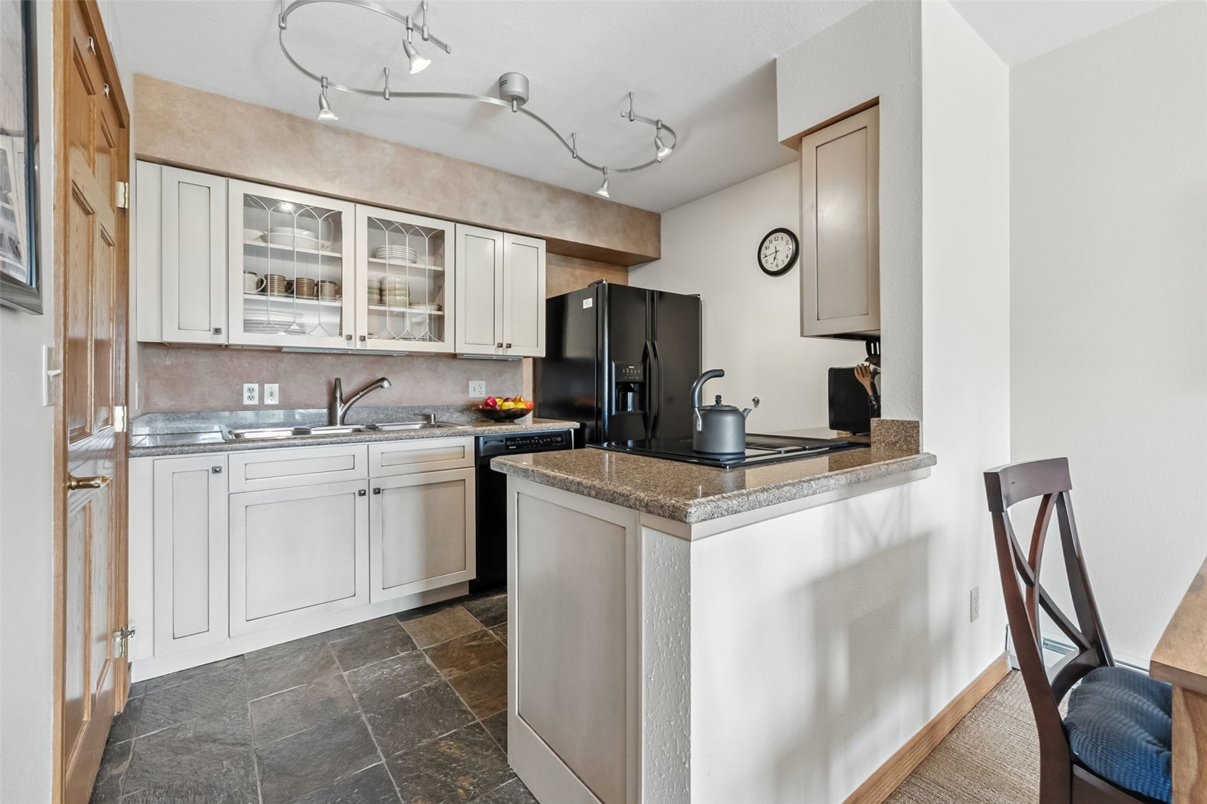 865 Four Oclock ROAD E1