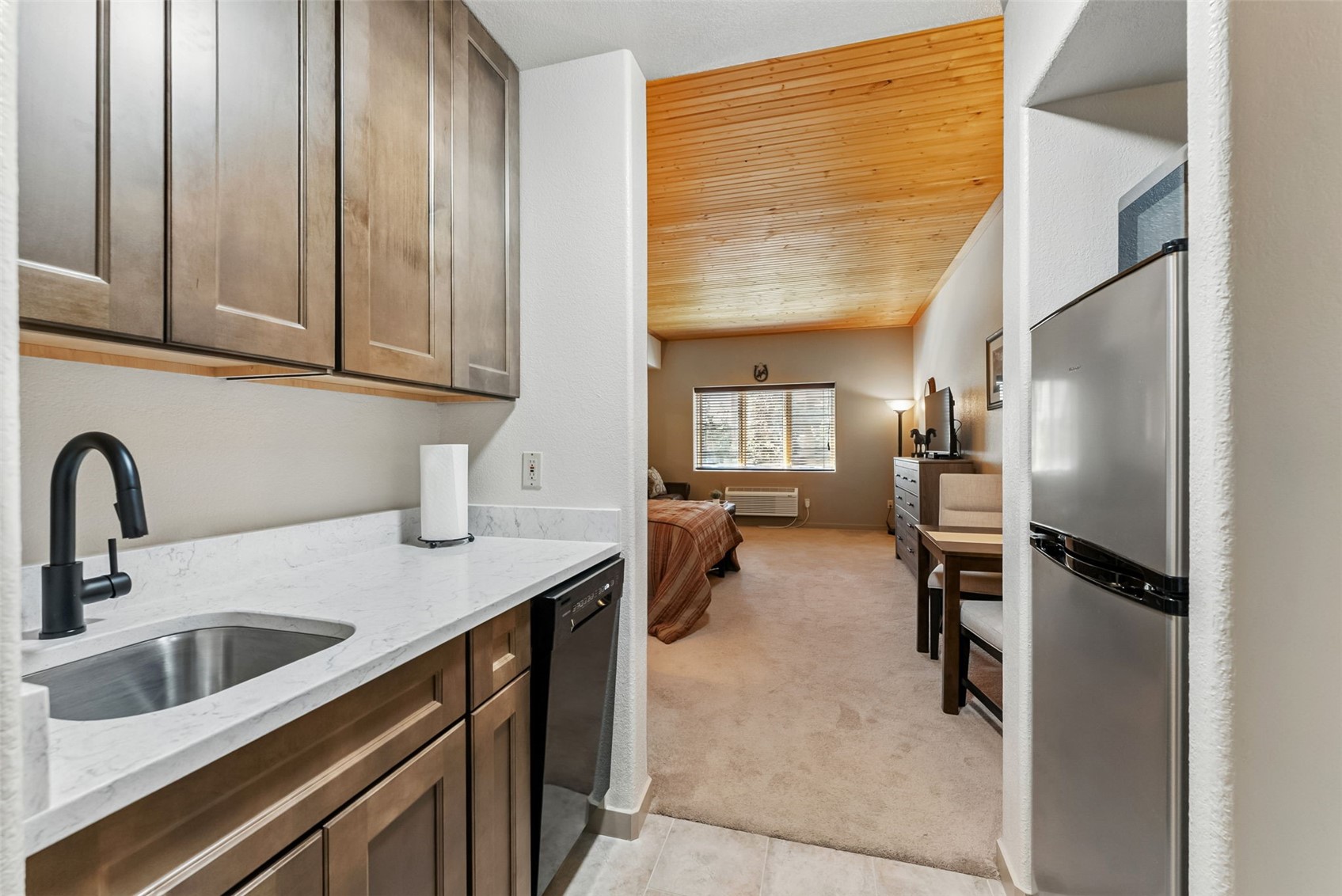 23110 Us Highway 6 5008