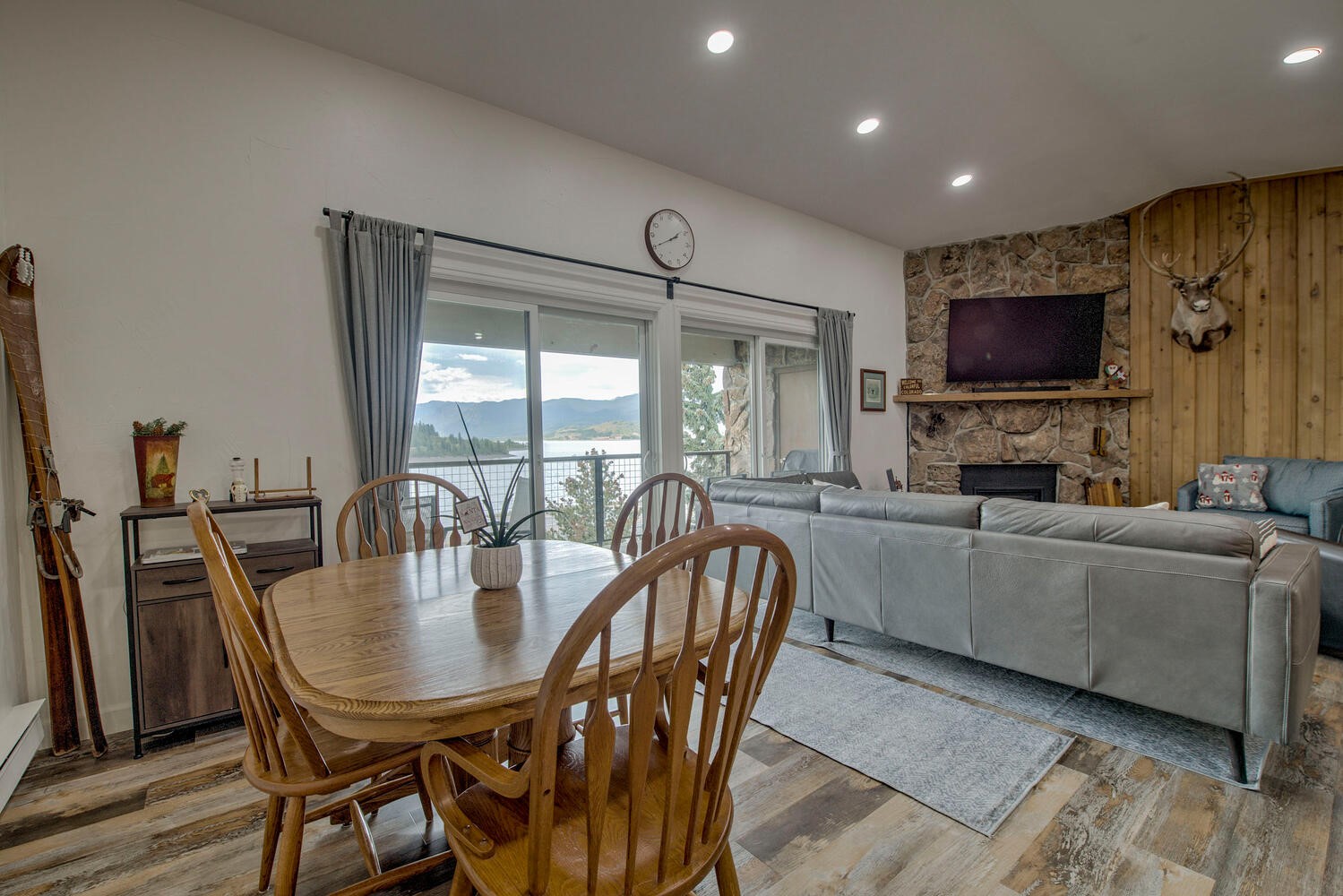 32 Corinthian CIRCLE 302