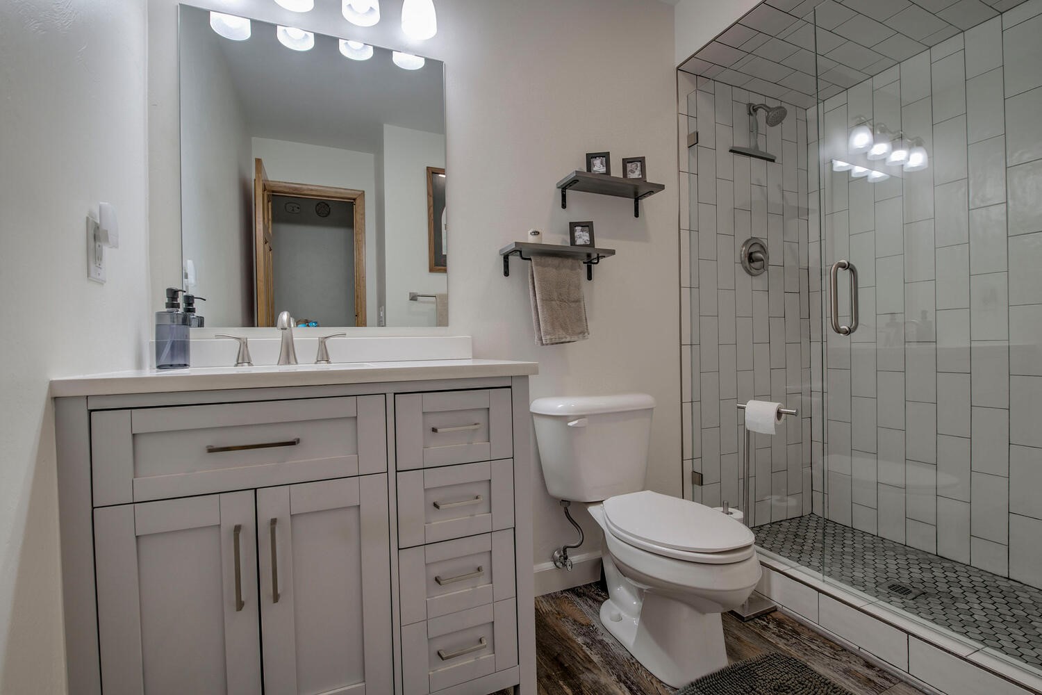 32 Corinthian CIRCLE 302