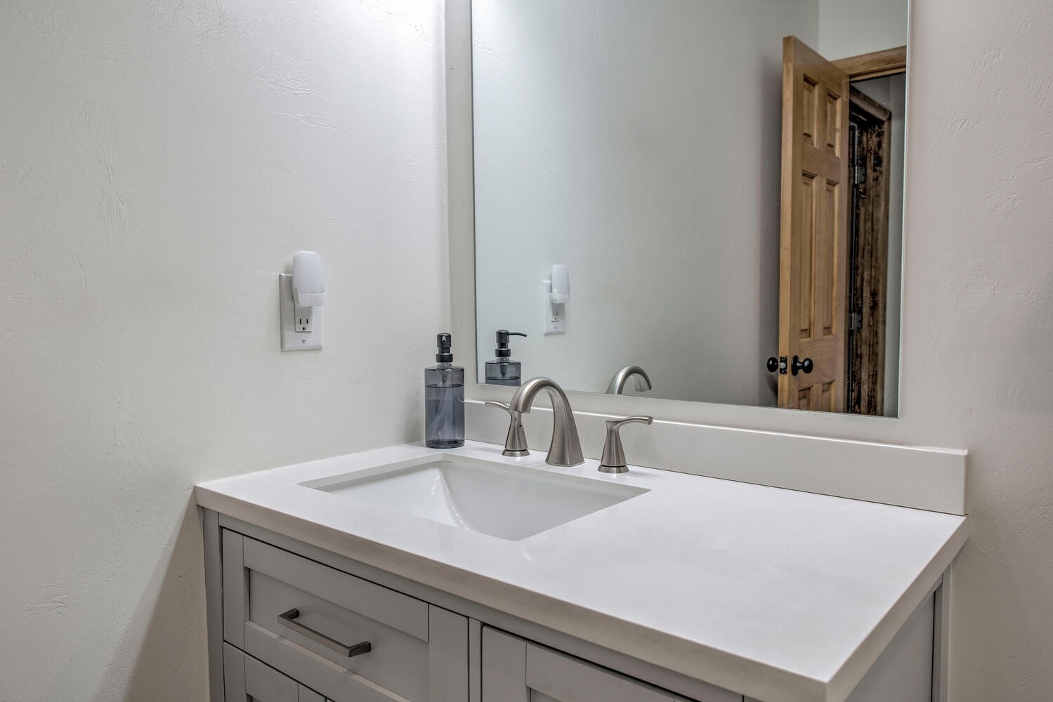 32 Corinthian CIRCLE 302
