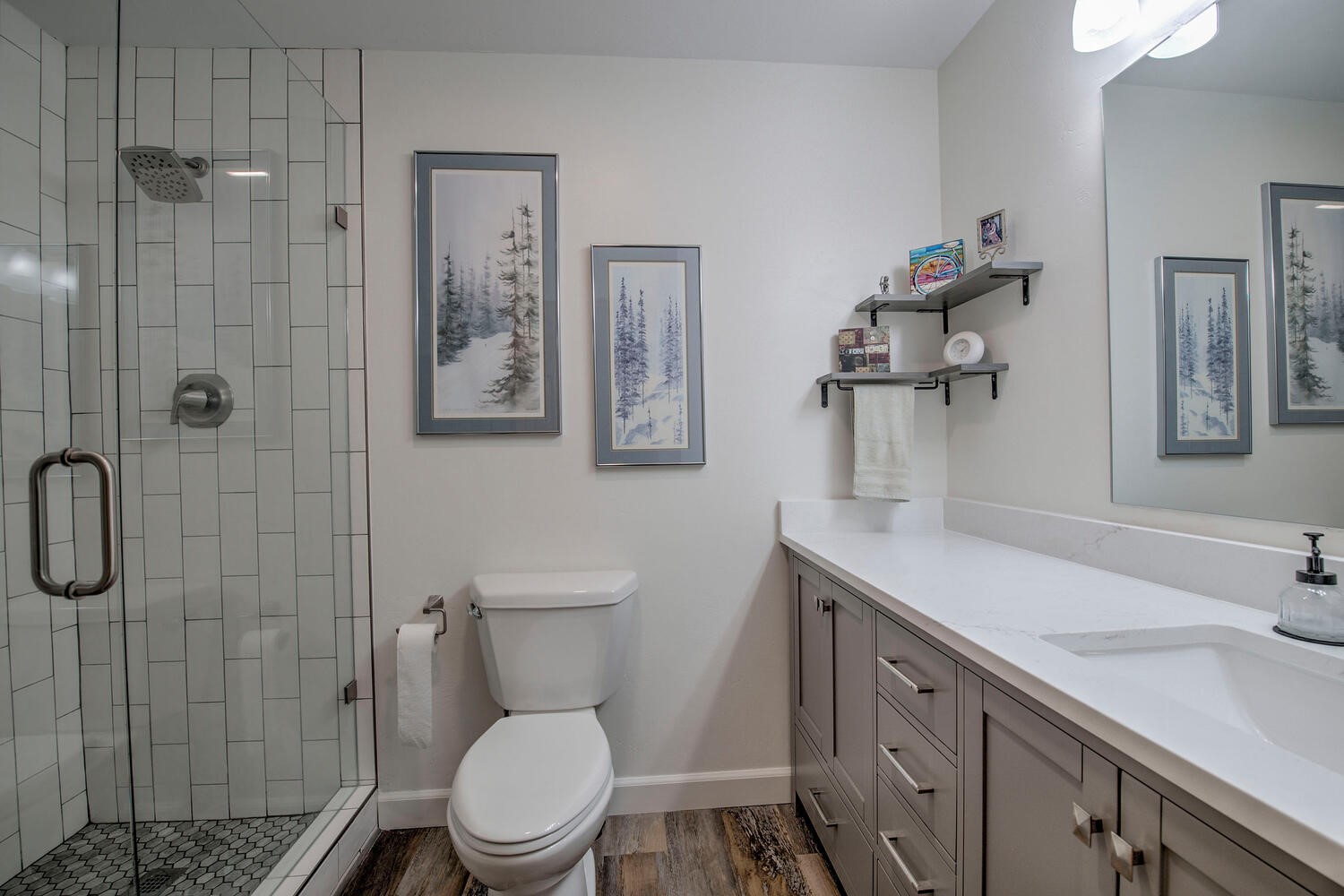32 Corinthian CIRCLE 302