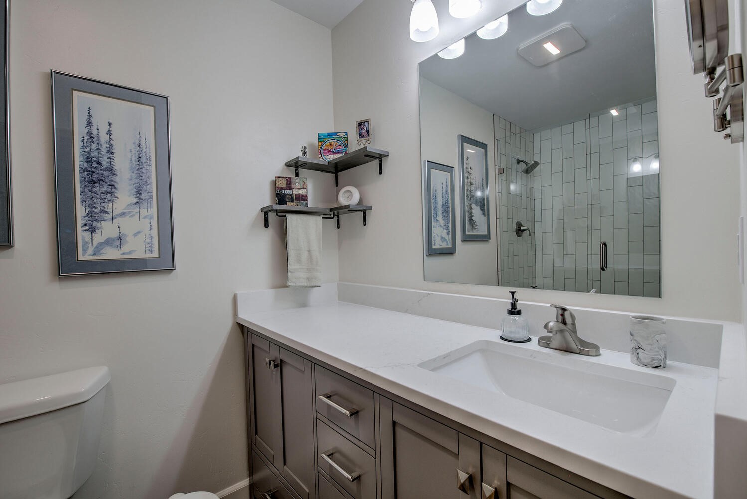 32 Corinthian CIRCLE 302