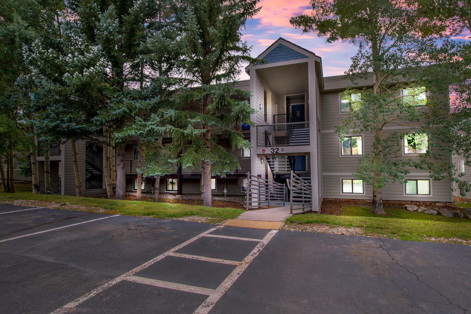32 Corinthian CIRCLE 302