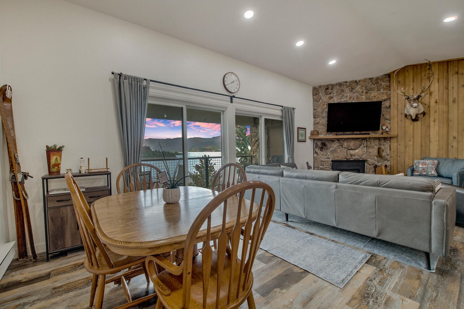 32 Corinthian CIRCLE 302