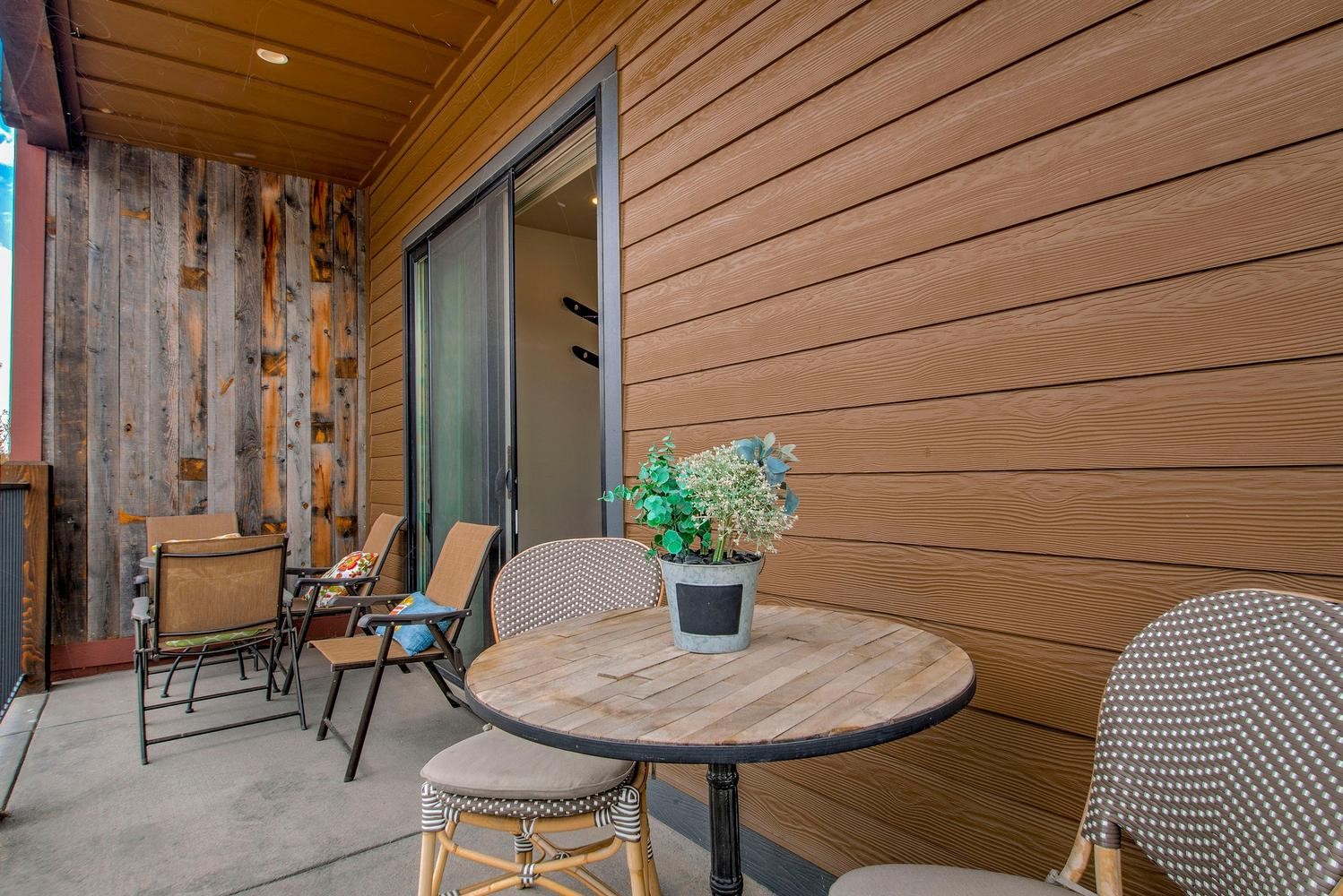 235 E La Bonte STREET 108