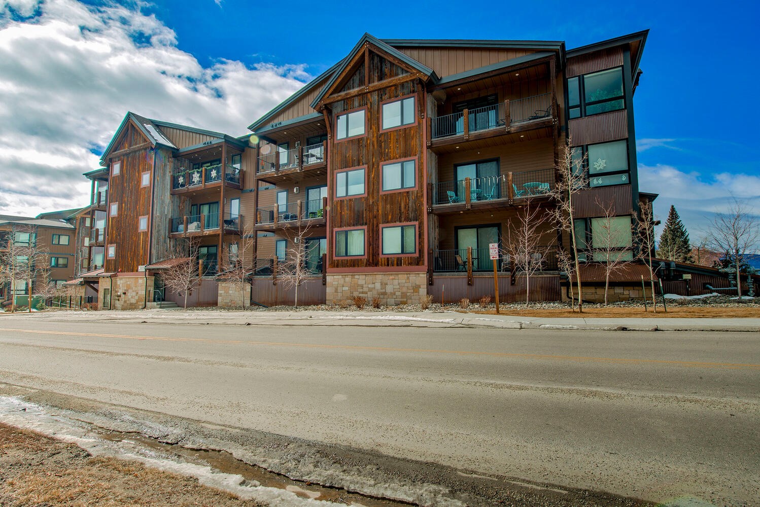 235 E La Bonte STREET 108