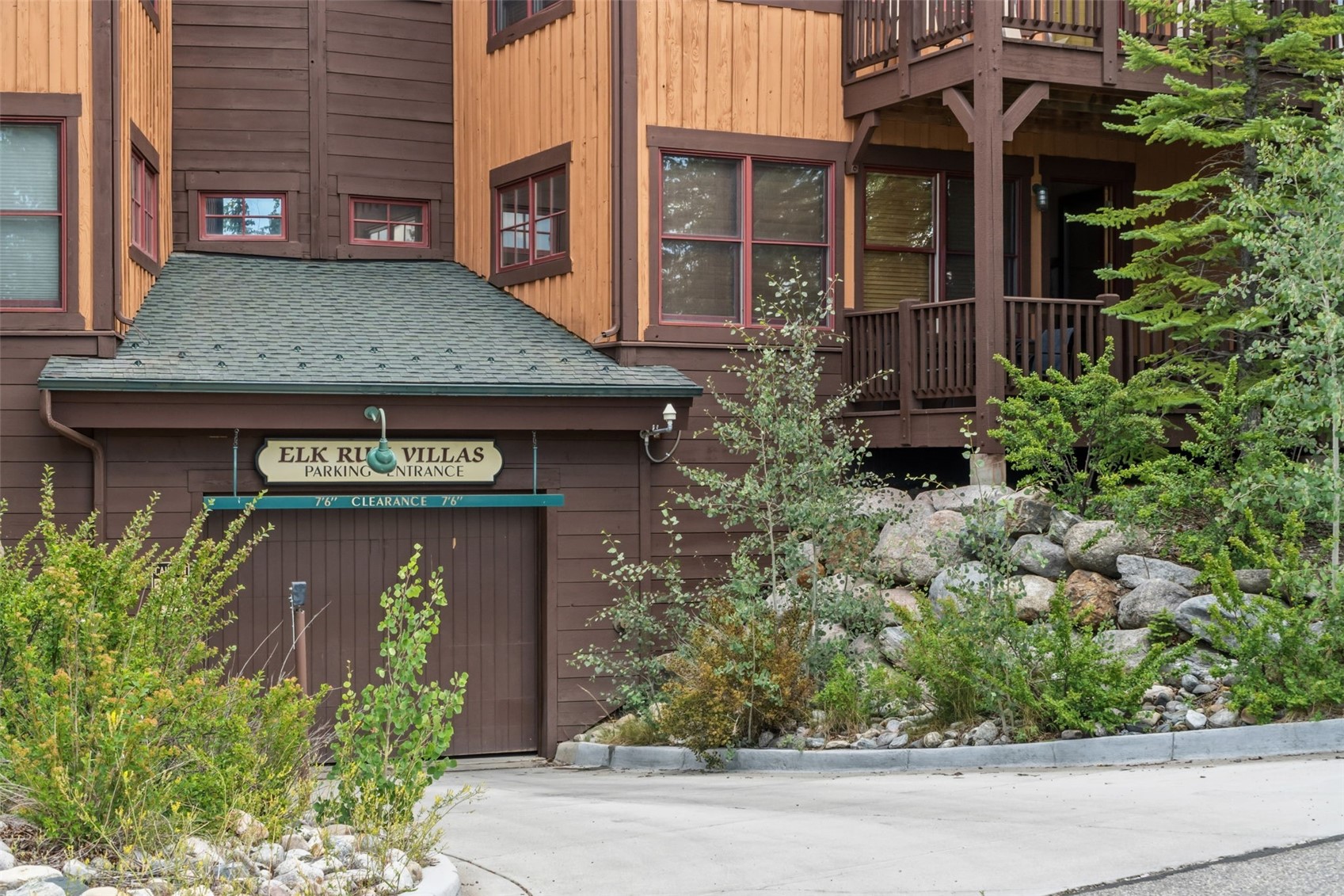 105 River Course DRIVE 9571