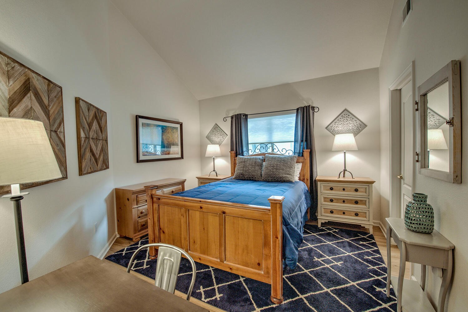 1511 Point DRIVE 202