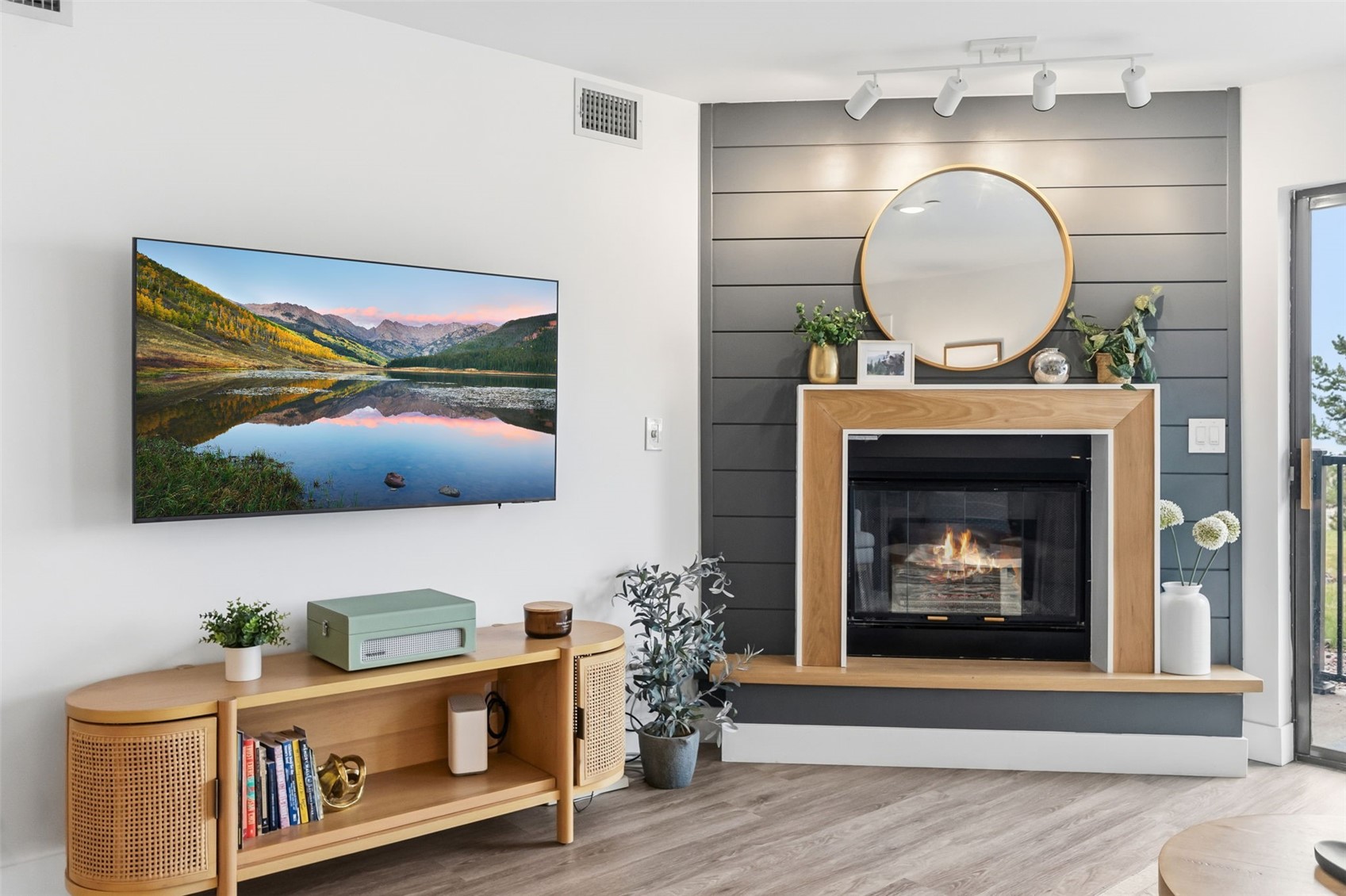 1620 Lakeview TERRACE 104B
