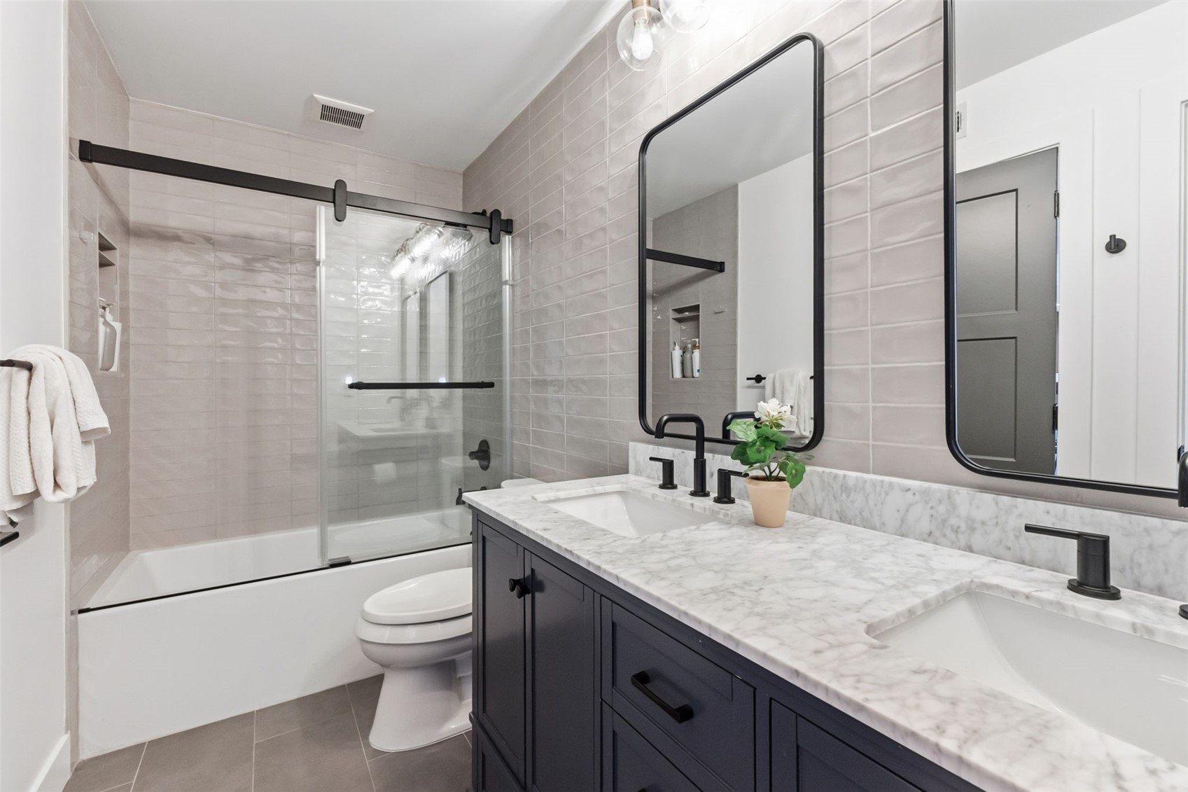 1620 Lakeview TERRACE 104B