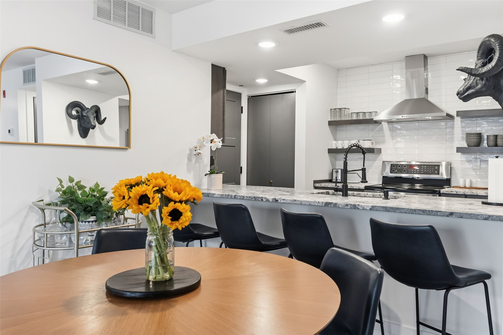 1620 Lakeview TERRACE 104B