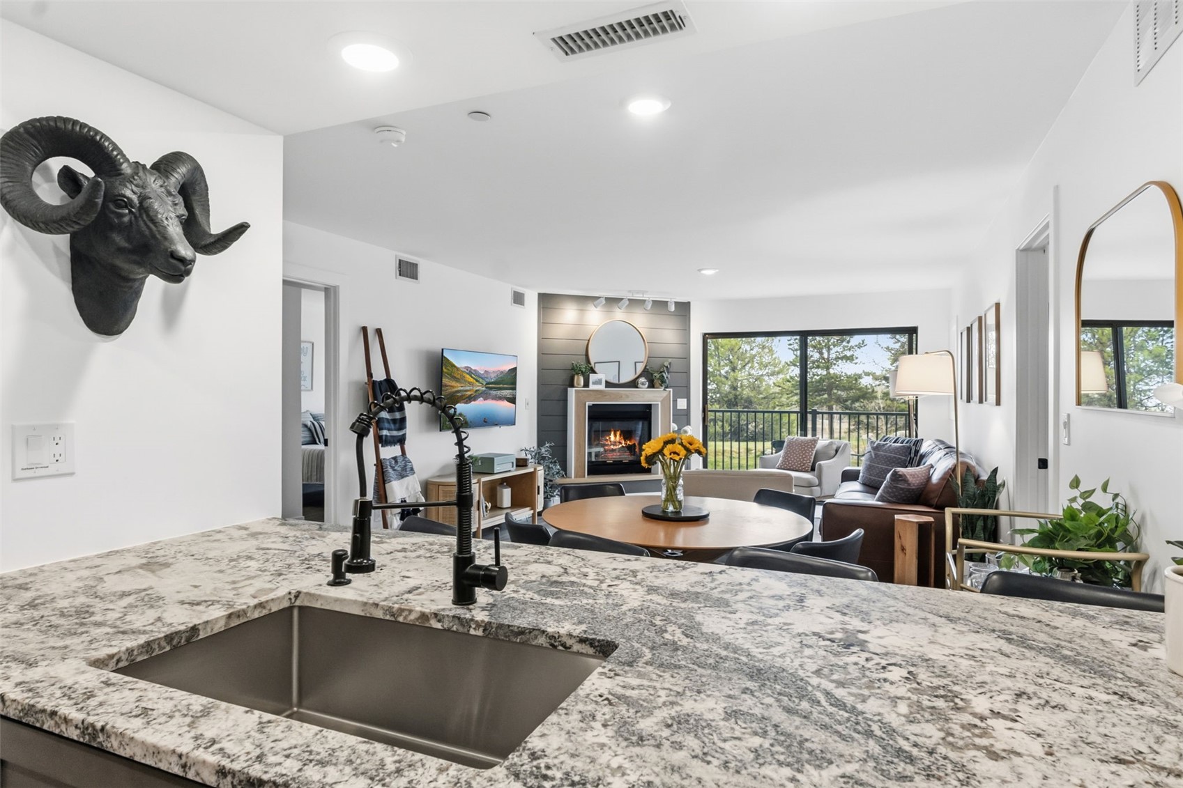 1620 Lakeview TERRACE 104B